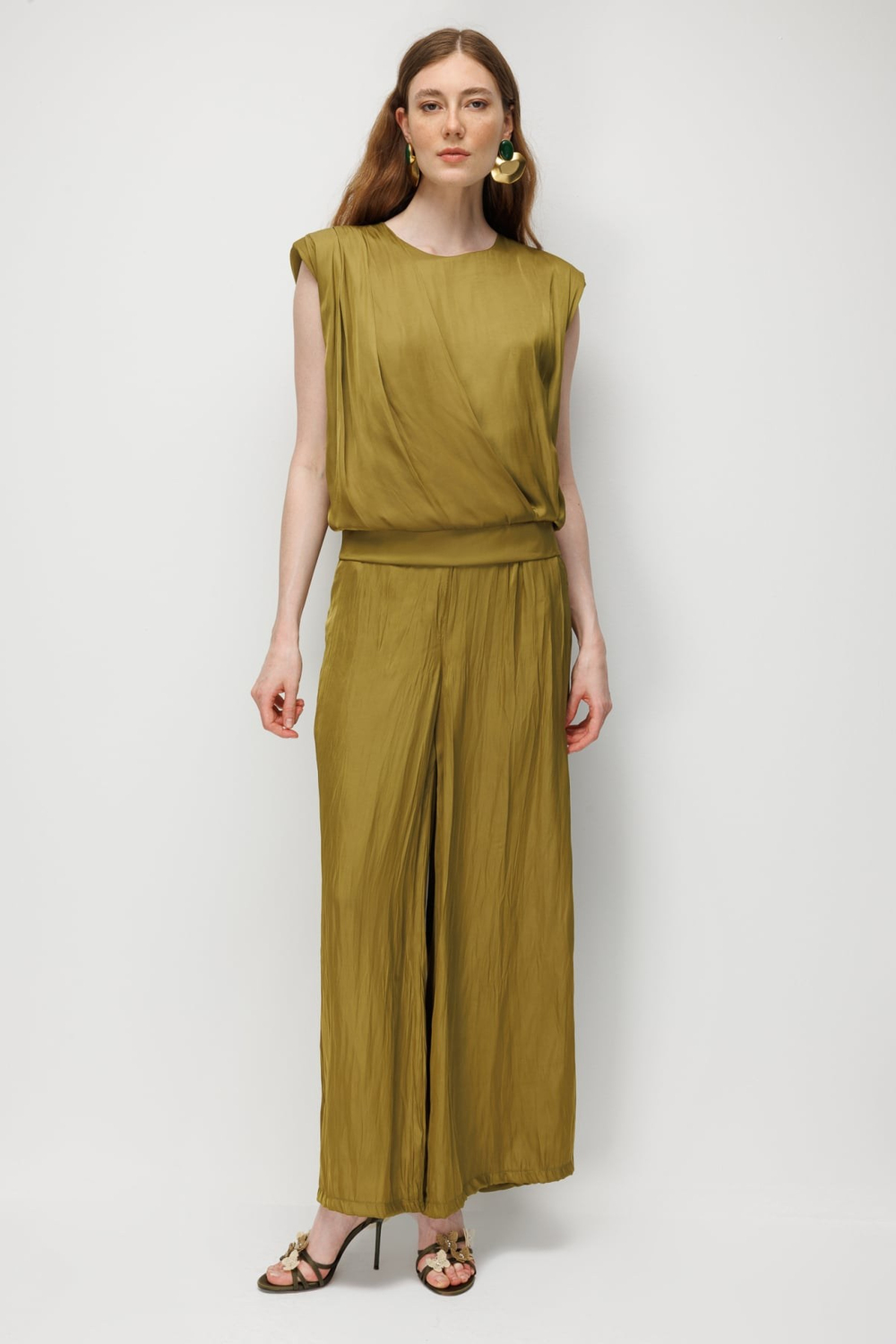 On Drape Detaylı Kolsuz Bluz OLİVE