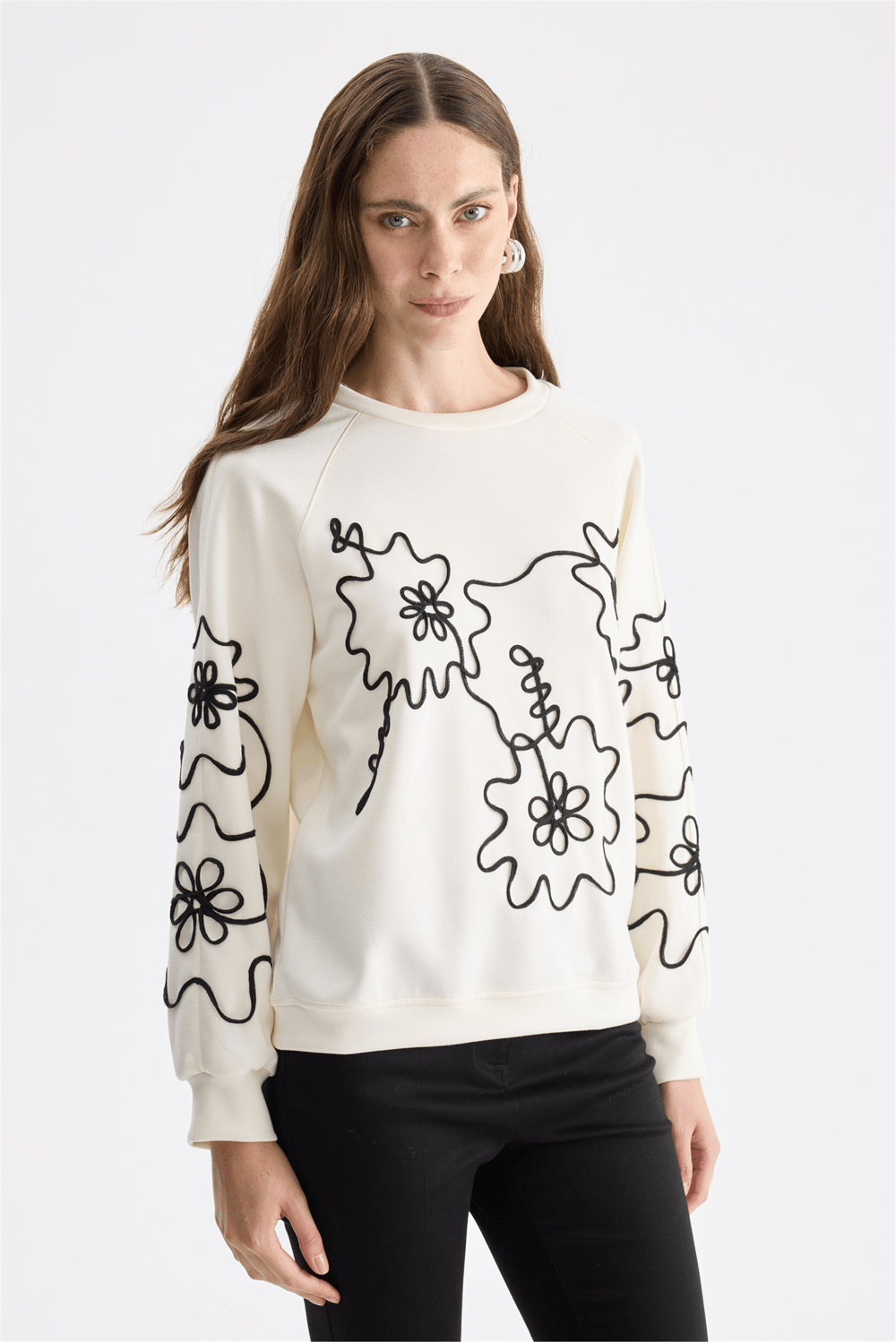 On İşleme Desenli Sıfır Yaka Sweatshirt Ekru