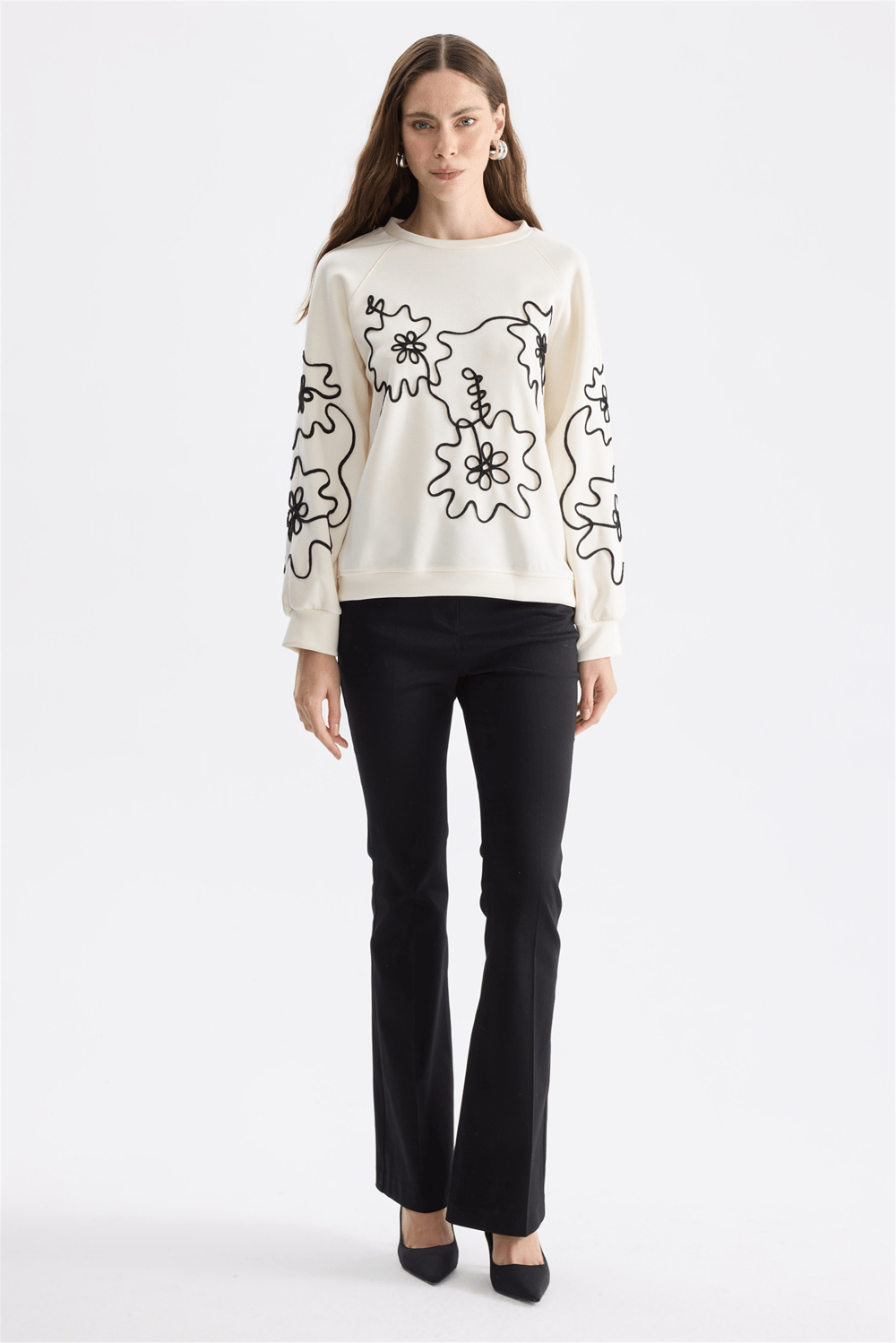 On İşleme Desenli Sıfır Yaka Sweatshirt Ekru