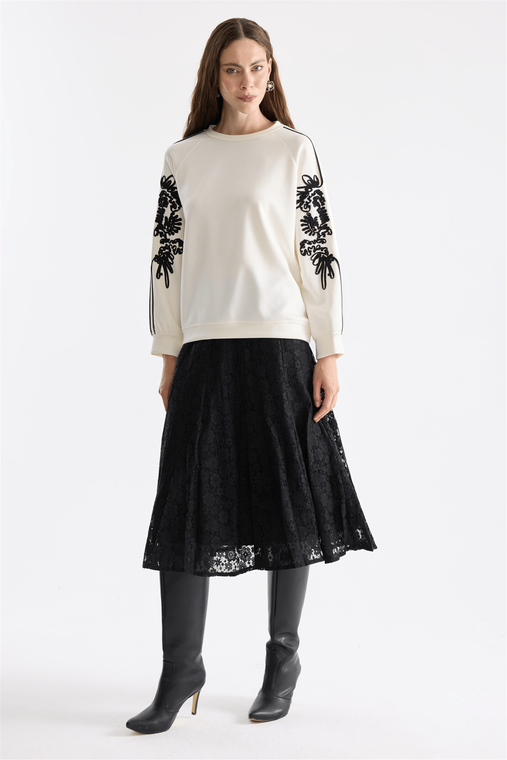 On Kolları İşleme Detaylı Sweatshirt Ekru