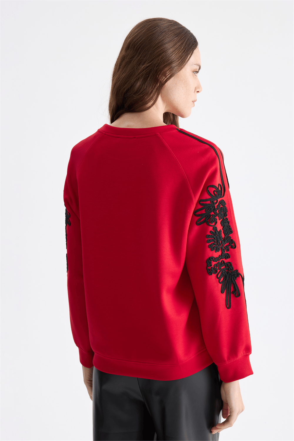 On Kolları İşleme Detaylı Sweatshirt Kırmızı