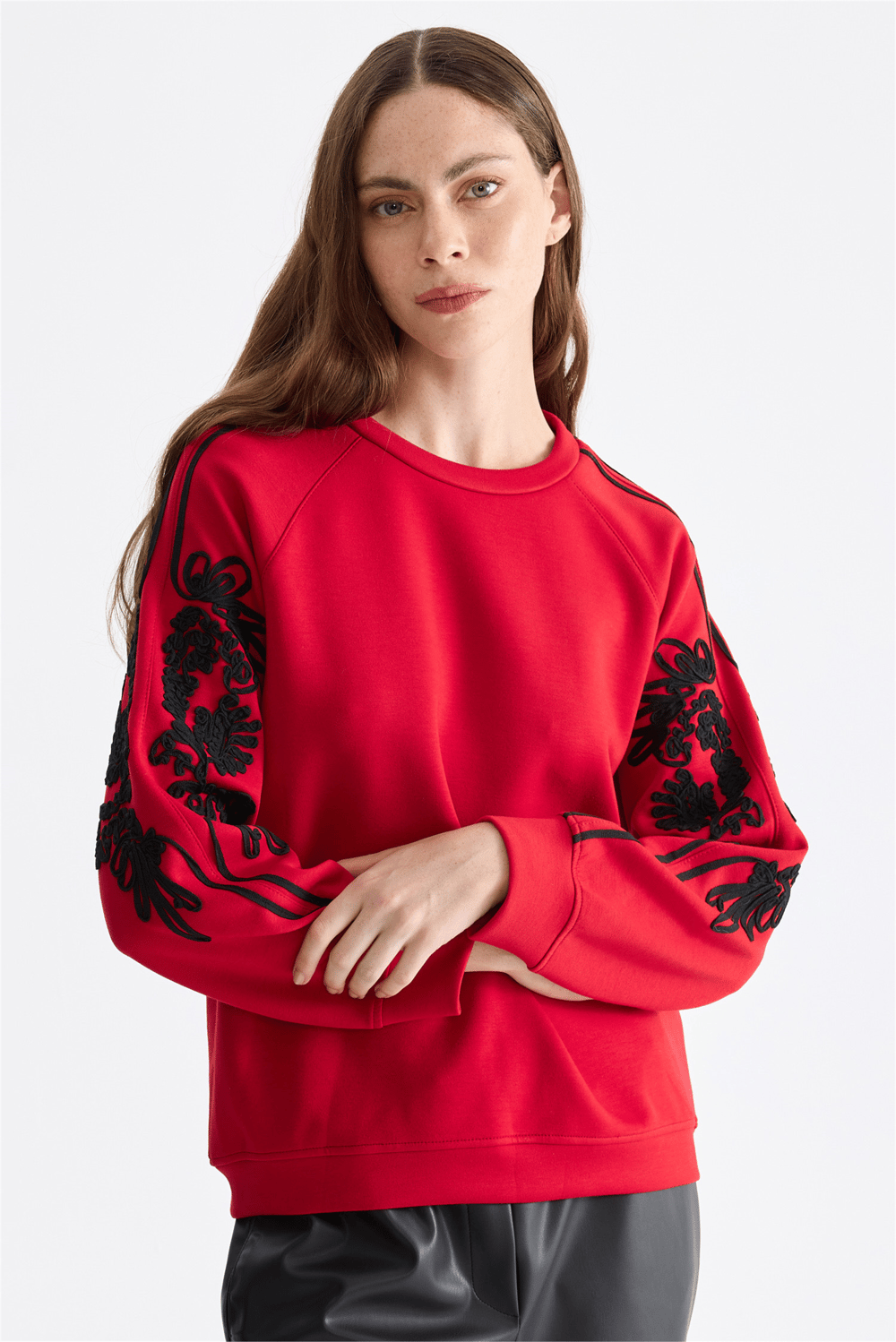 On Kolları İşleme Detaylı Sweatshirt Kırmızı