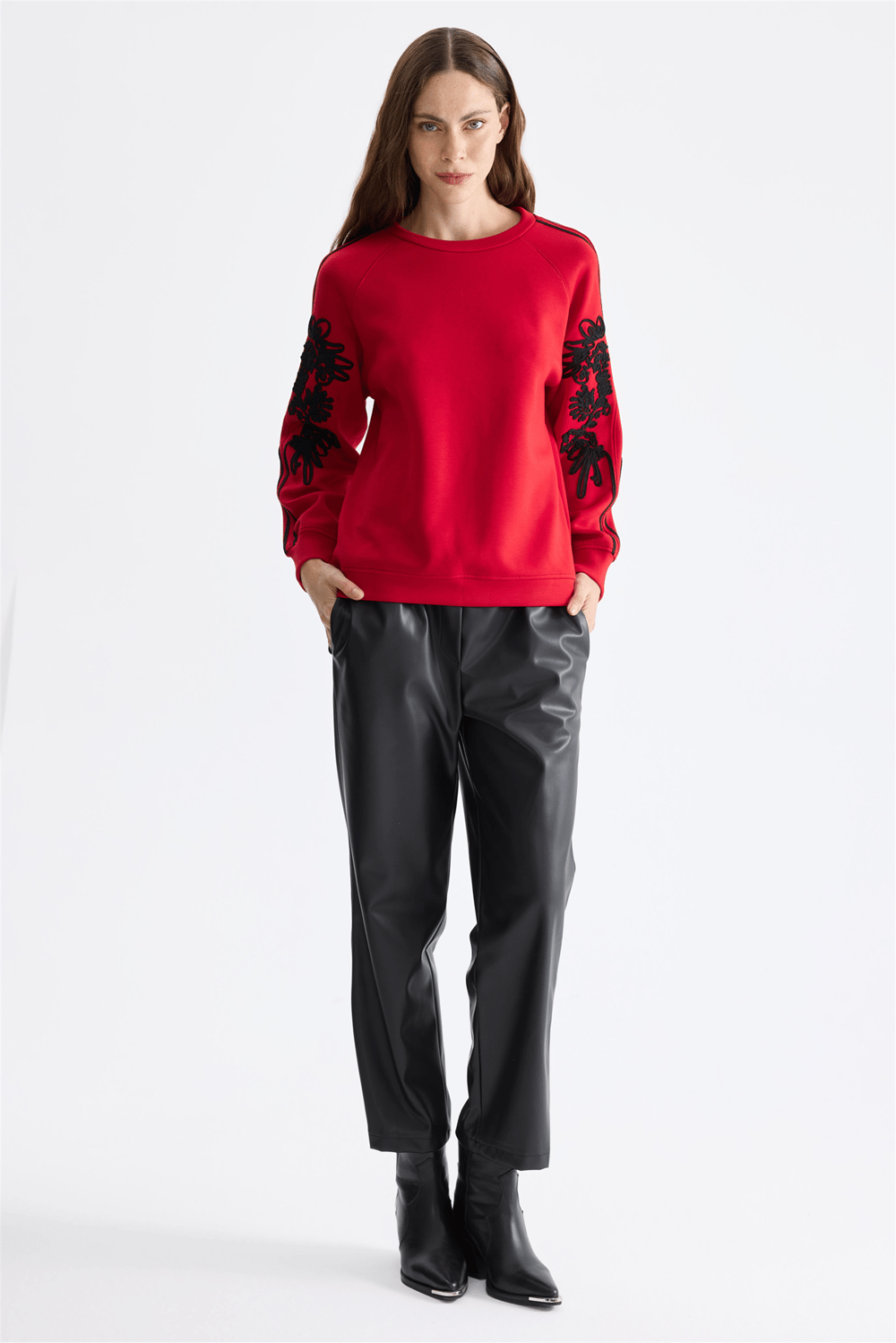 On Kolları İşleme Detaylı Sweatshirt Kırmızı