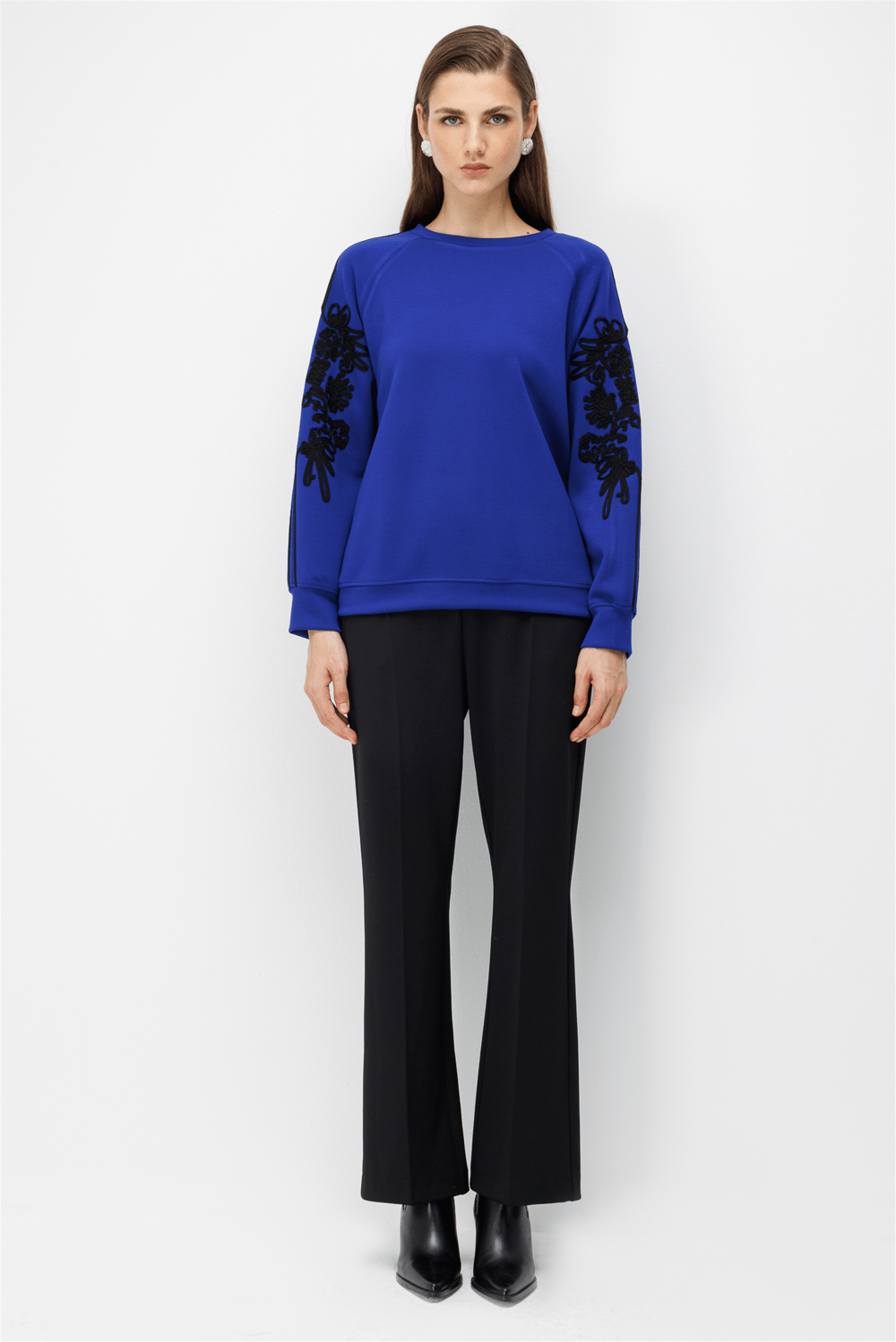 On Kolları İşleme Detaylı Sweatshirt Saks