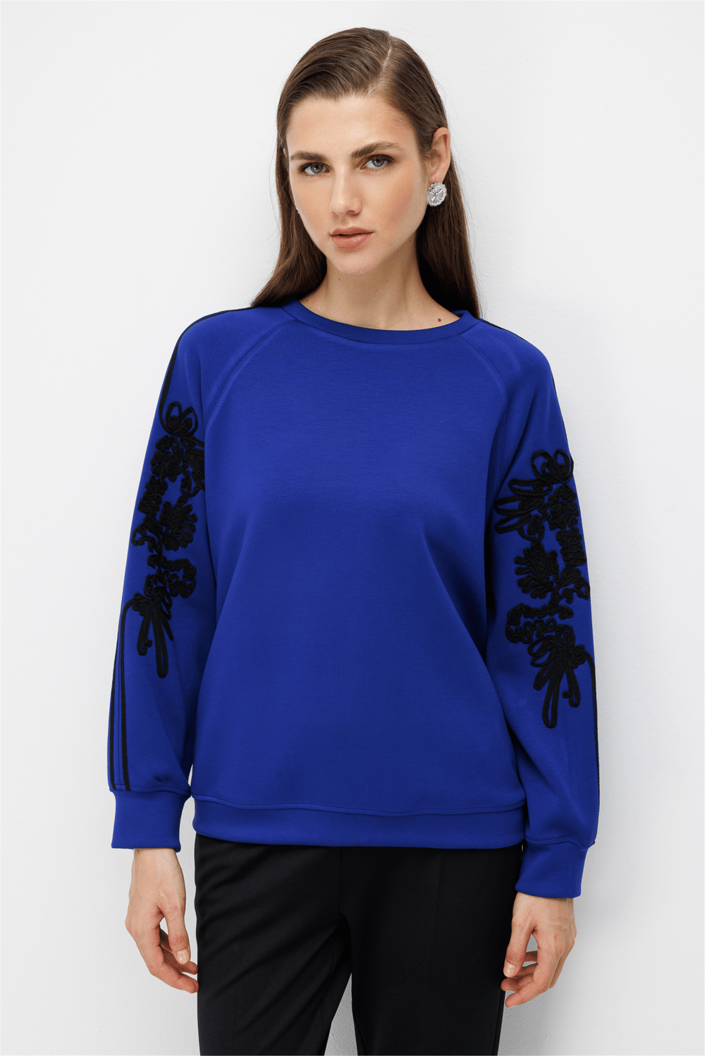 On Kolları İşleme Detaylı Sweatshirt Saks