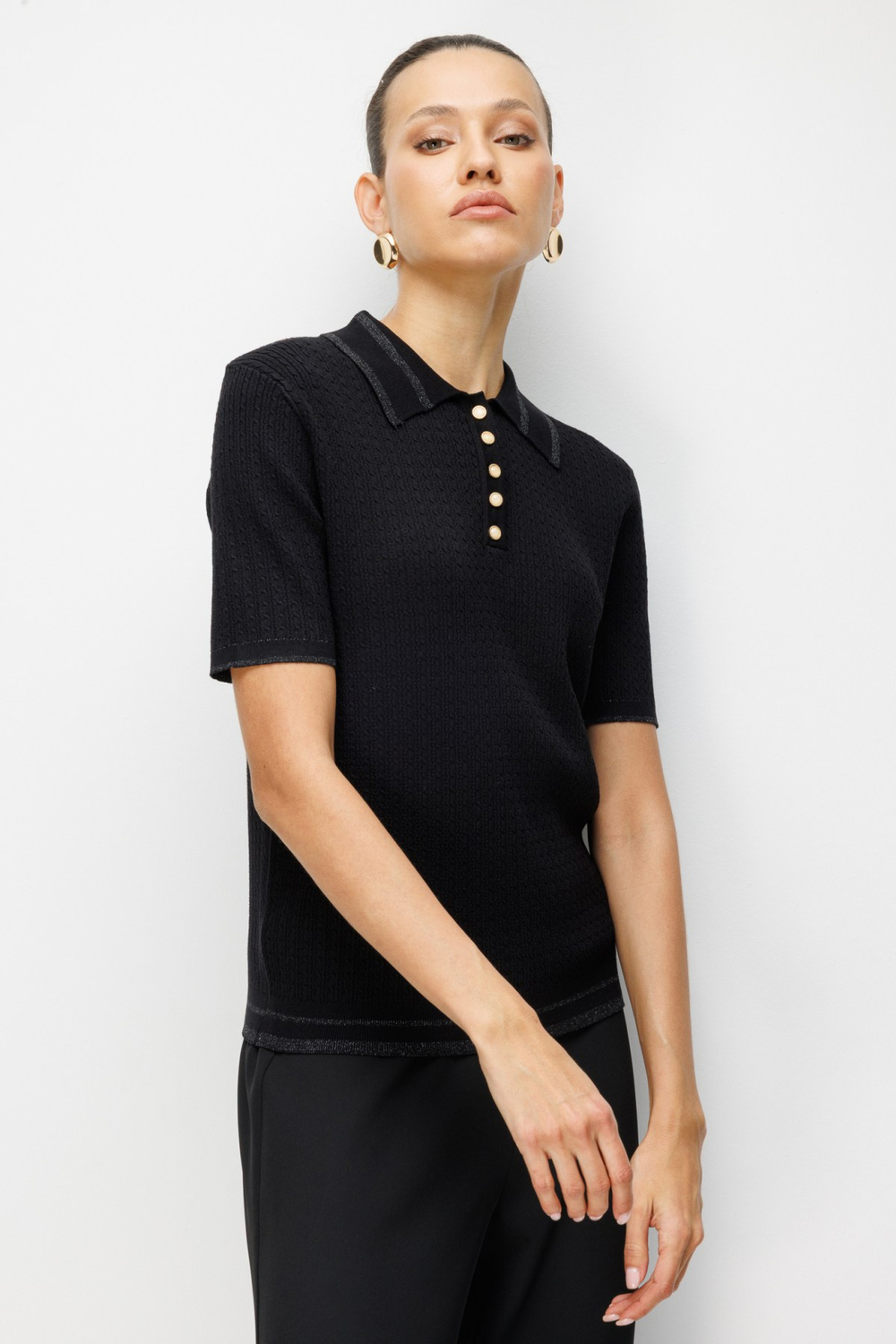 On Yakası Düğmeli Kumaşı Desenli Bluz SIYAH