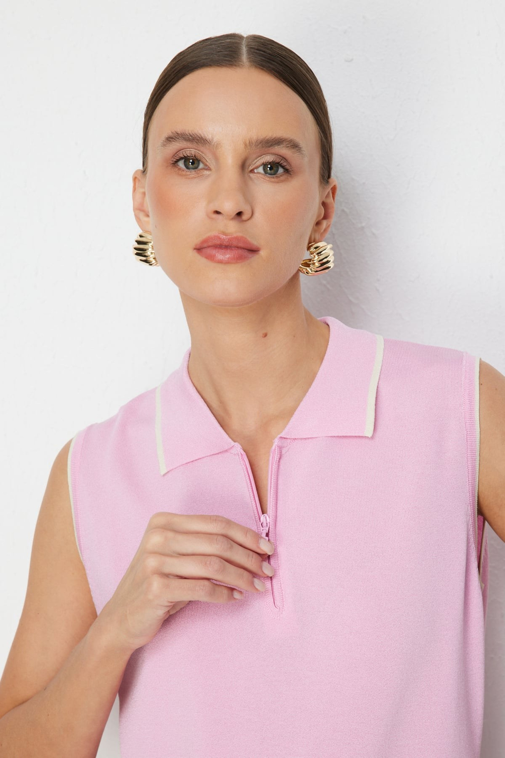 On Yakası Fermuarlı Kolsuz Bluz Pembe