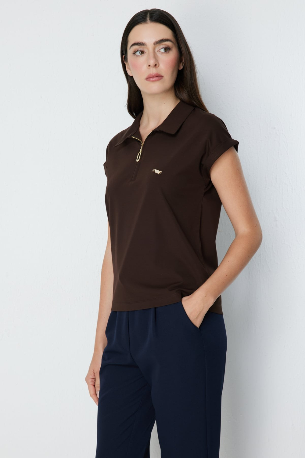 On Yakası Fermuarlı Metal Aksesuarlı Bluz KAHVE