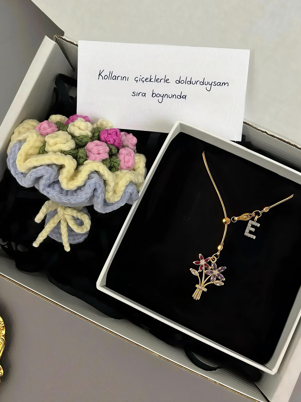 Çiçek buketi kolye ve örgü buket anahtarlık