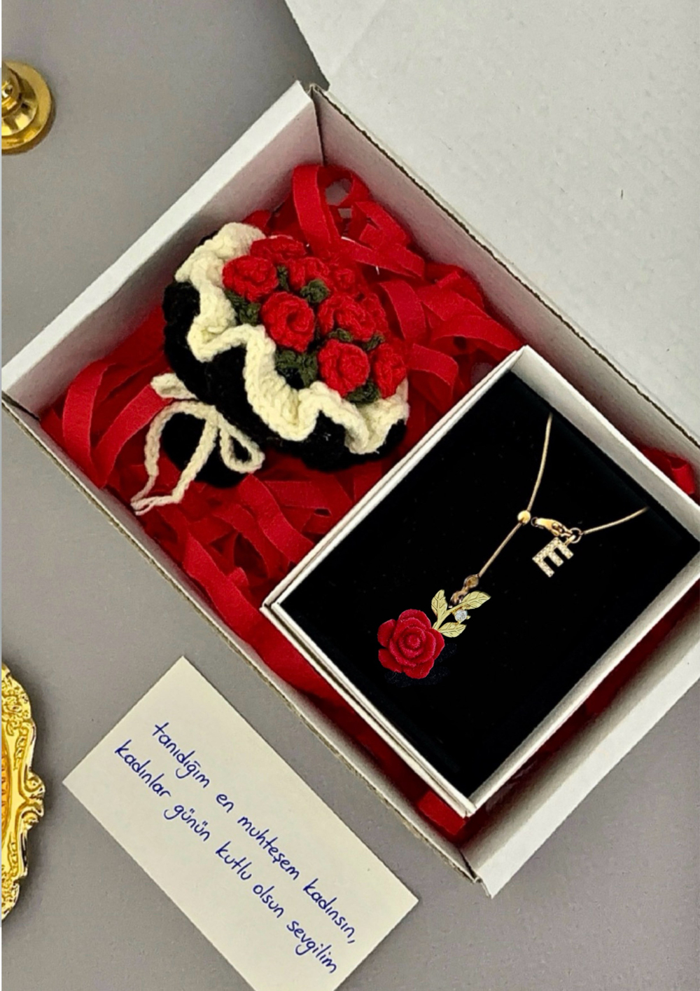 Gül kolye ve gül buketi anahtarlık hediye seti