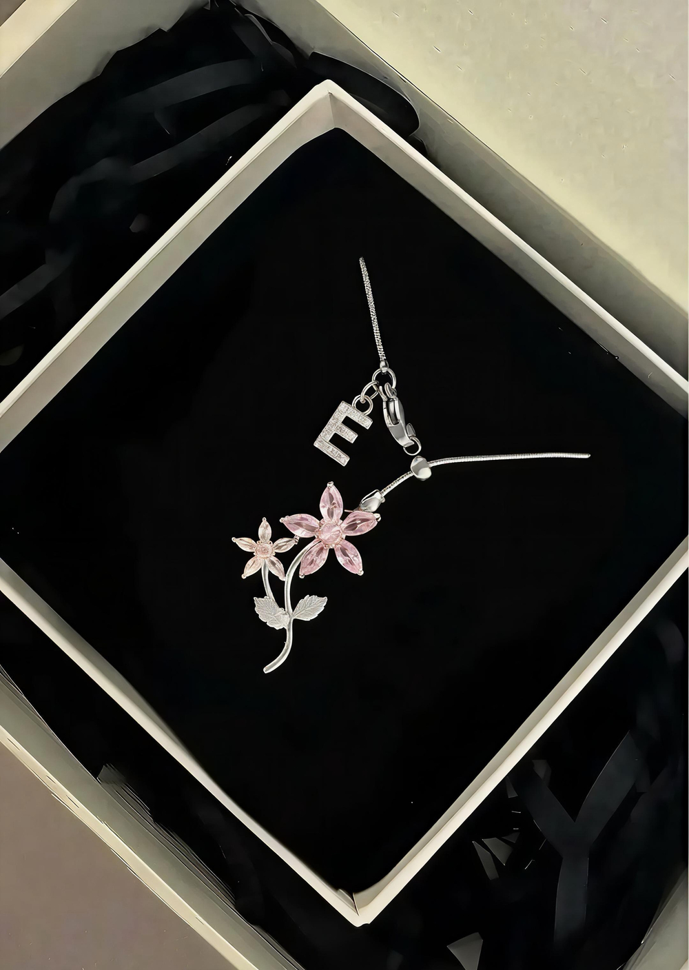 Gümüş renk pembe lilyum kolye