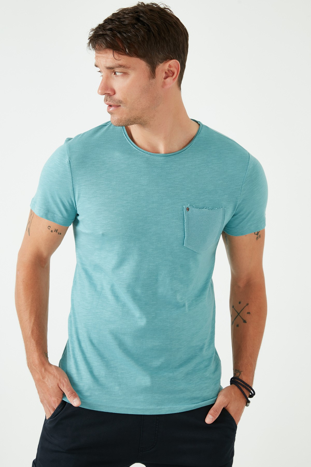 % 100 Pamuklu Slim Fit Bisiklet Yaka Cepli Erkek T Shirt 5902000 MAVİ