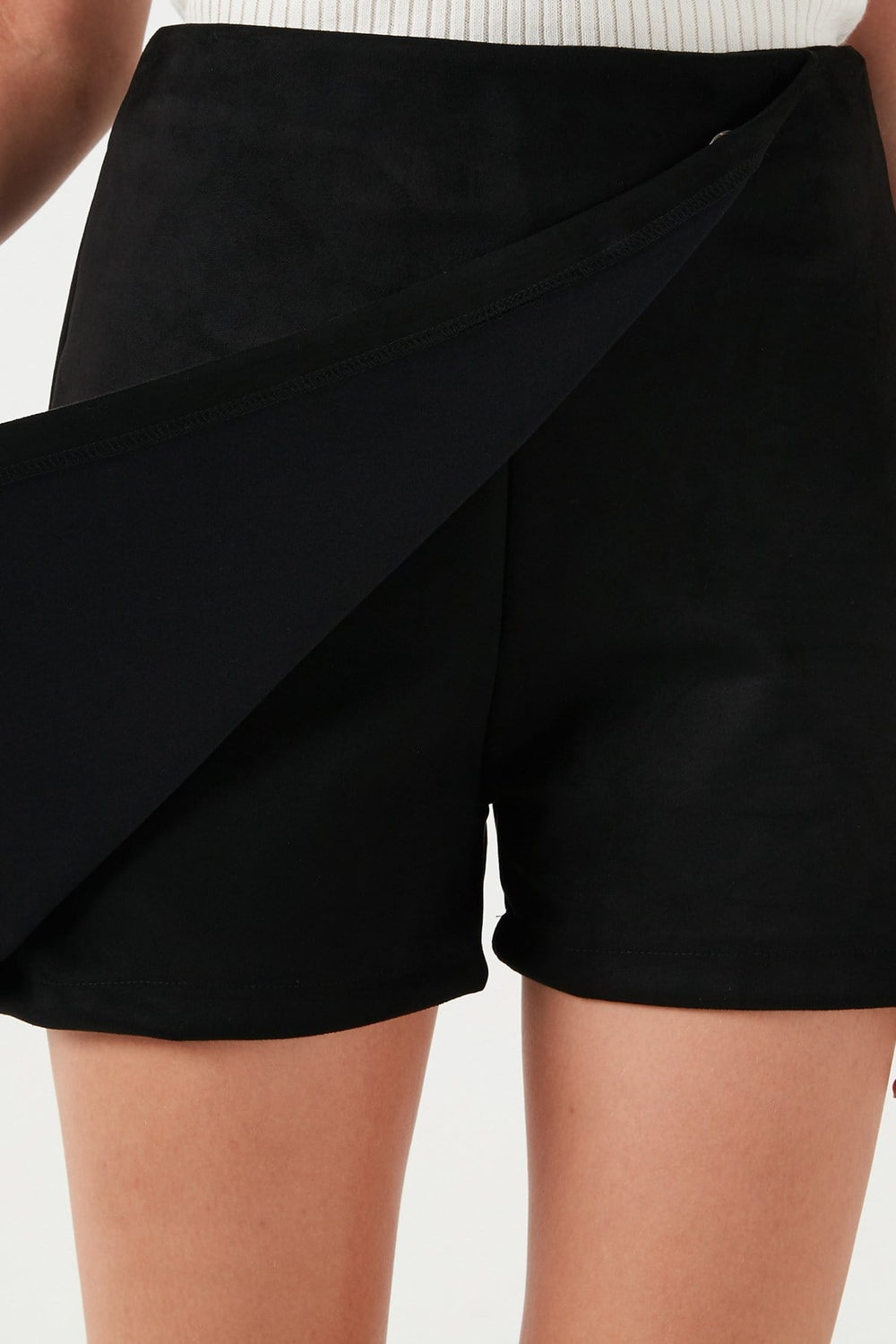Asimetrik Kışlık Scuba Süet Düğme Detaylı Slim Fit Kadın Şort Etek 5865968 SİYAH