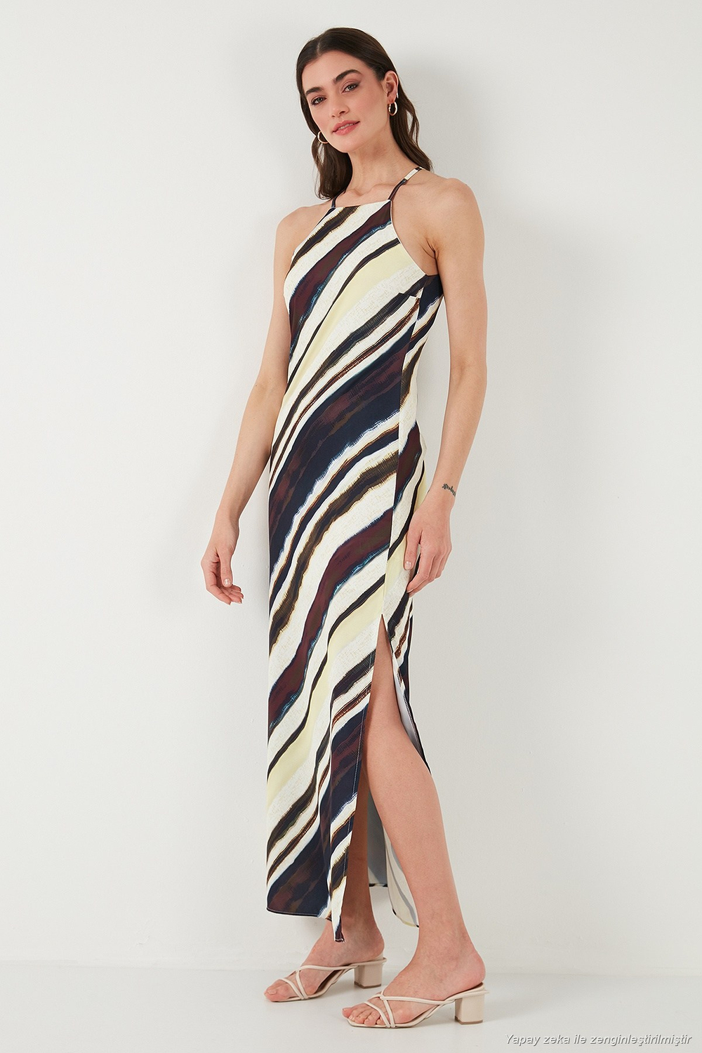 Batik Desenli Relaxed Fit Halter Yaka Yırtmaçlı Uzun Kadın Elbise 67810556 KAHVE-SARI