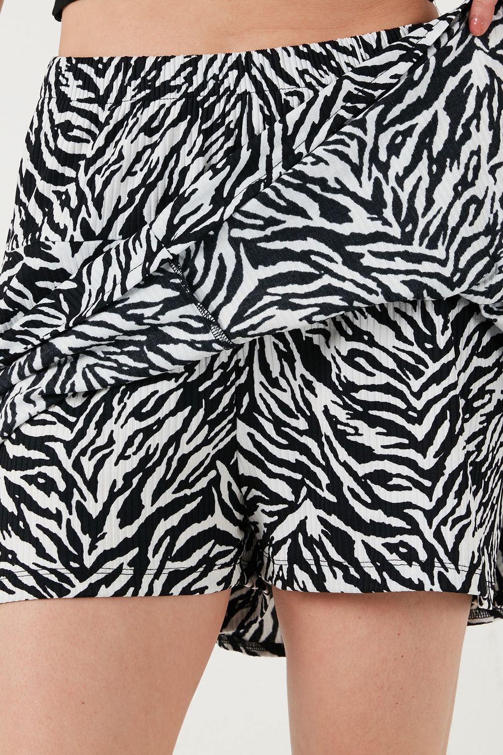 Beli Lastikli Mini Şort Kadın Etek 5864024 BEYAZ-ZEBRA