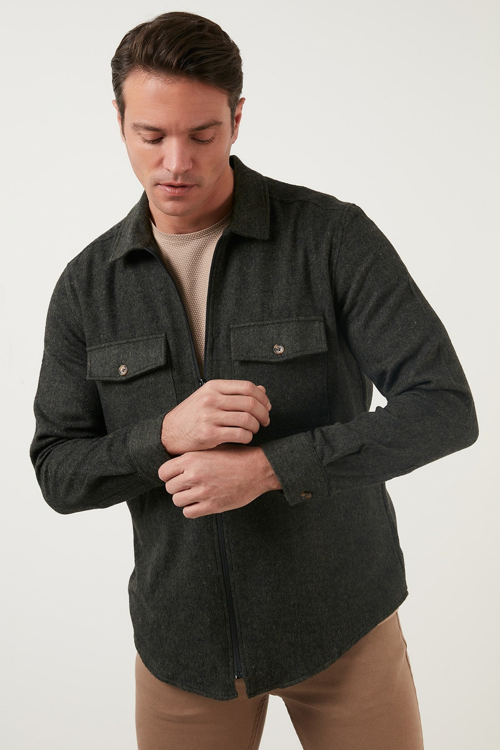 Çift Cepli Fermuarlı Slim Fit Kışlık Erkek Gömlek CF21W112925 HAKİ