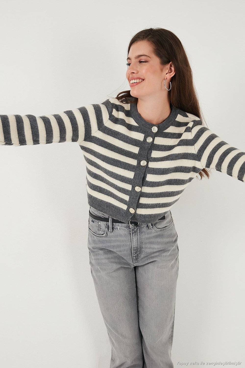 Çizgili Oversize Fit Bisiklet Yaka Düğmeli Crop Triko Kadın Hırka 4615567 GRİ