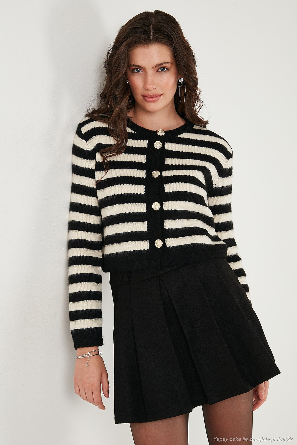 Çizgili Oversize Fit Bisiklet Yaka Düğmeli Crop Triko Kadın Hırka 4615567 SİYAH