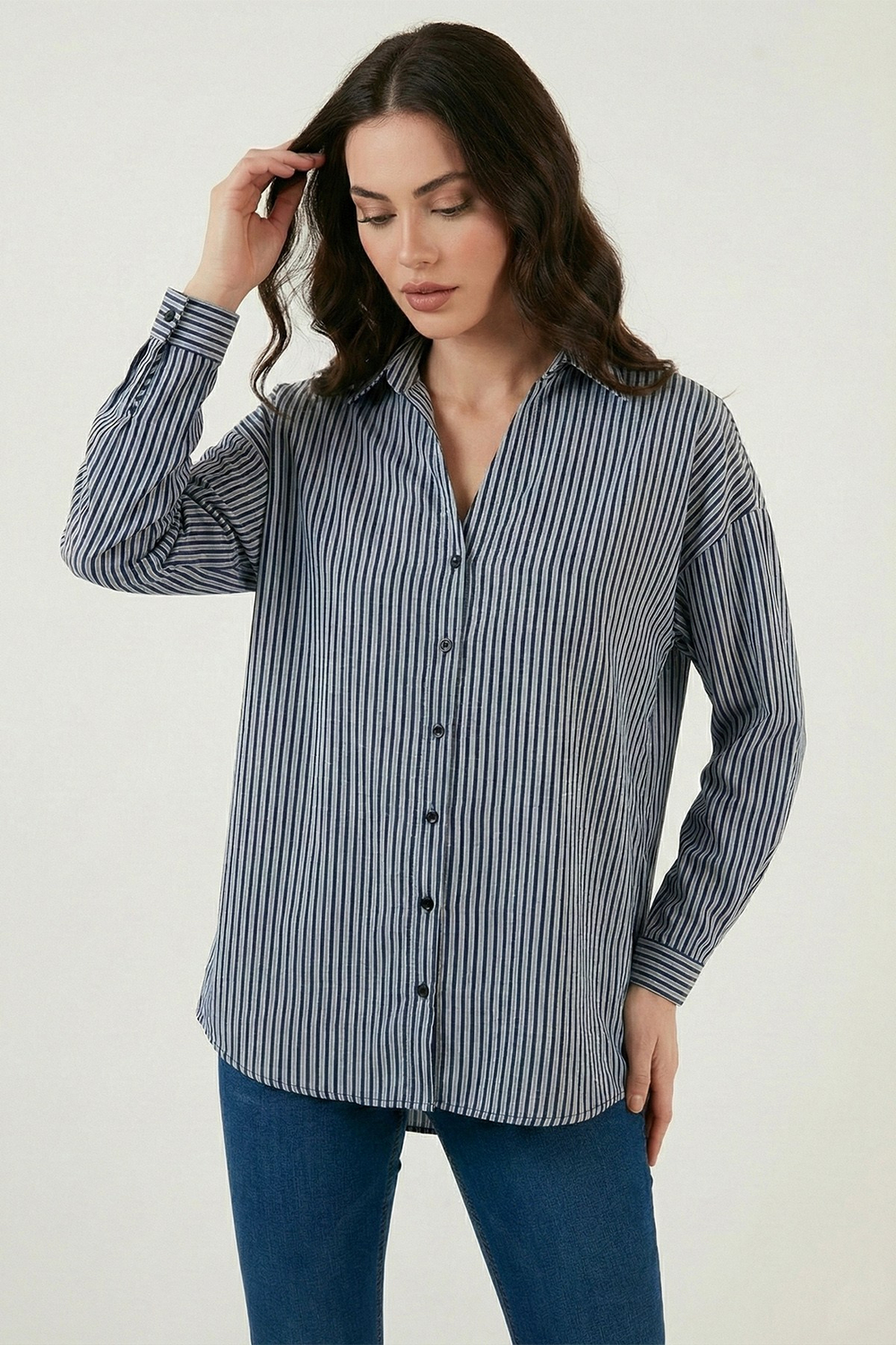 Çizgili Oversize Fit Klasik Yaka Uzun Kollu Kadın Gömlek 6925475 SİYAH