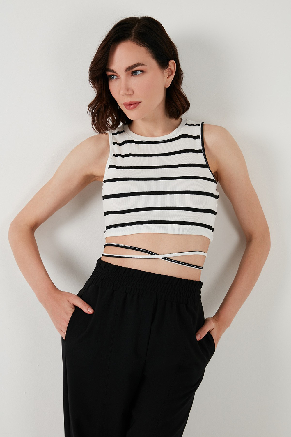 Çizgili Slim Fit Bağlama Detaylı Kadın Crop 5865715 BEYAZ-SİYAH
