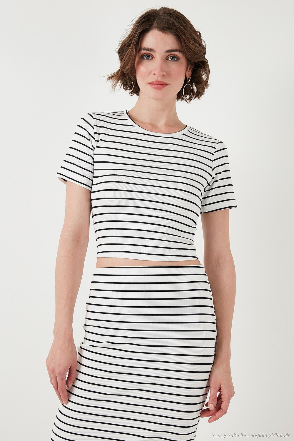 Çizgili Slim Fit Bisiklet Yaka Yırtmaçlı Midi Boy Etekli Crop Kadın Takım 5866132 BEYAZ-SİYAH