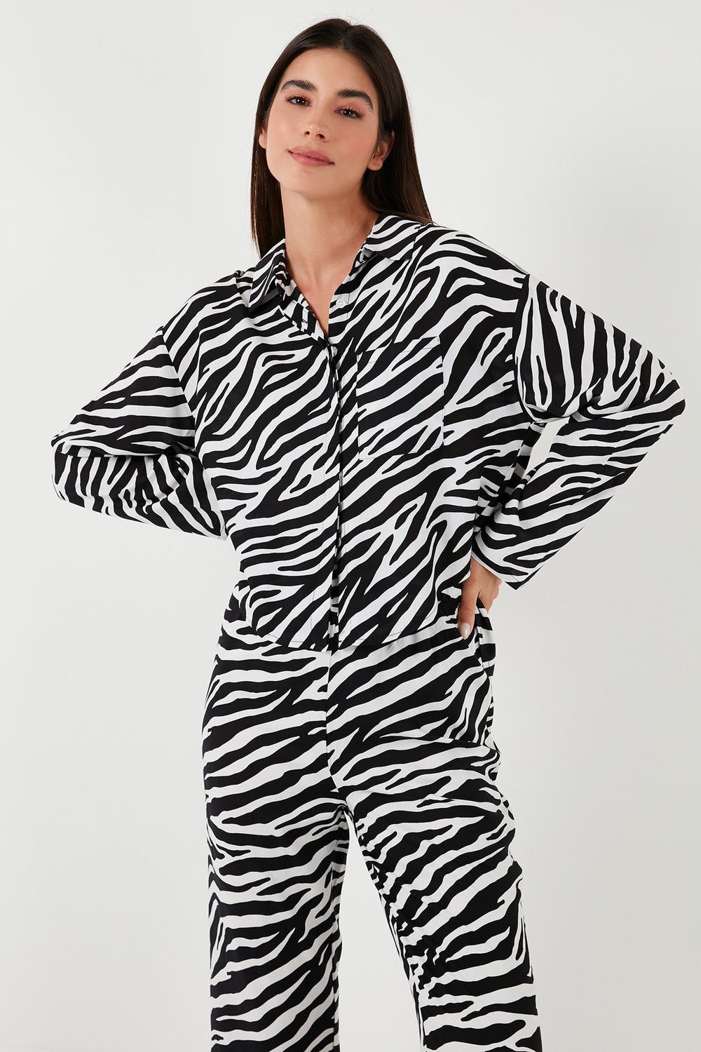 Desenli Rahat Kesim Bol Paça Yazlık Kadın Pijama Takımı 6110014 SİYAH-BEYAZ