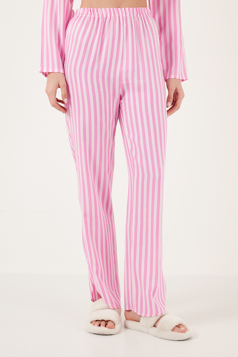 Desenli Rahat Kesim Bol Paça Yazlık Kadın Pijama Takımı 6110014 PEMBE