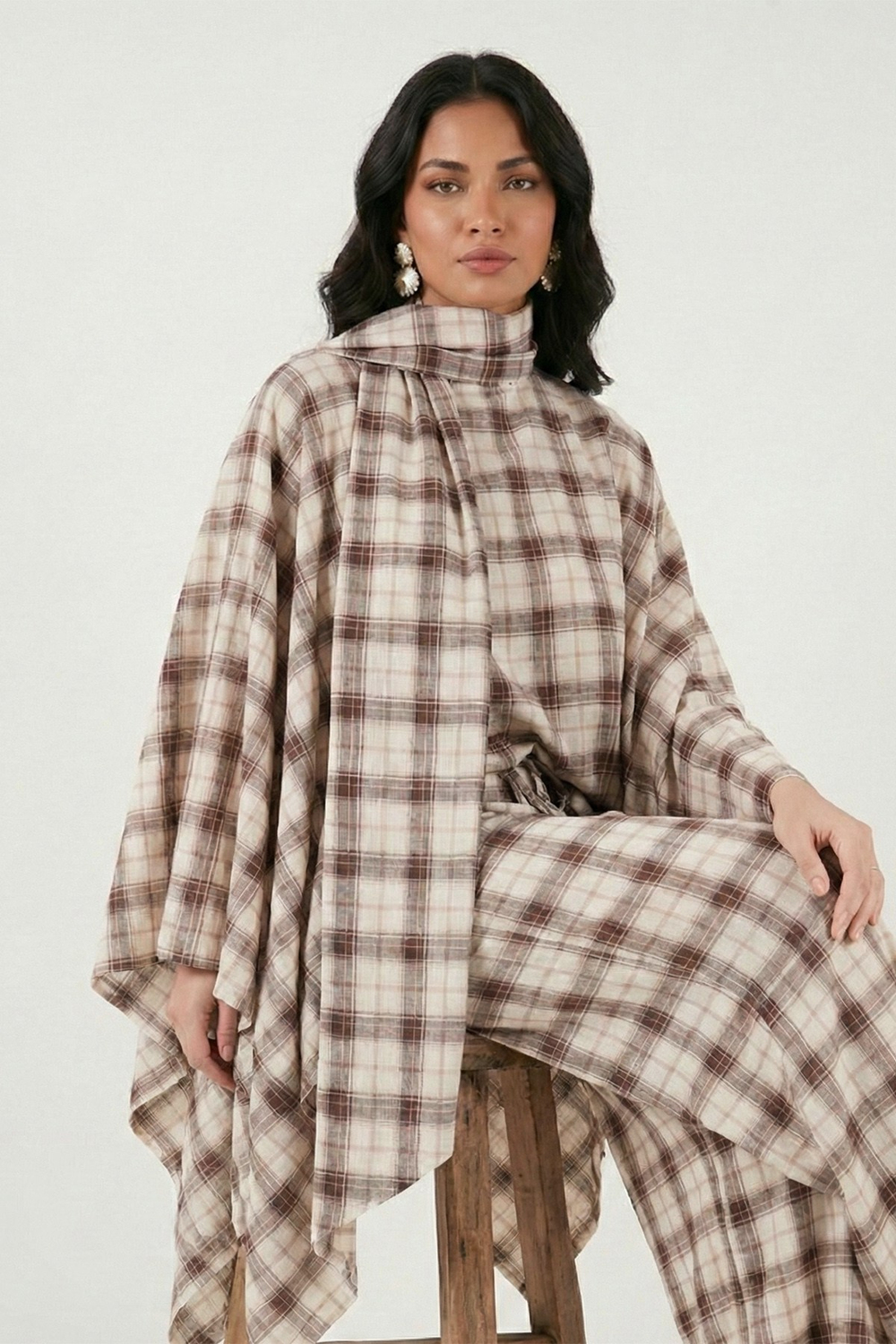 Ekoseli Pamuklu Oversize Fit Fular Yakalı Kadın Panço 6925472 KAHVE