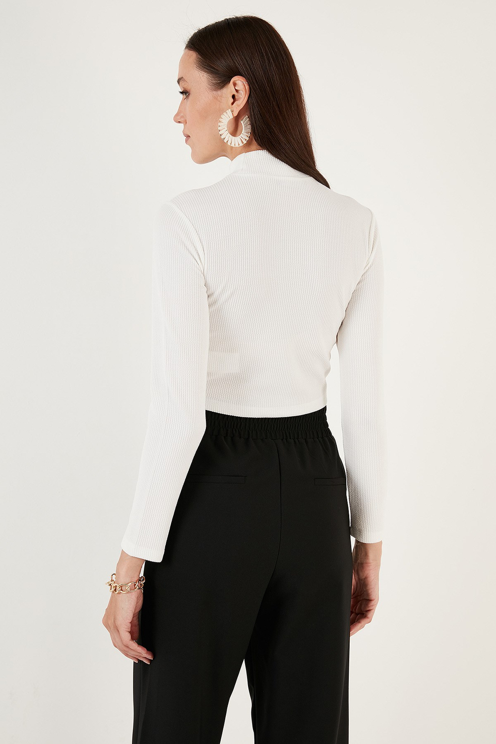 Esnek Slim Fit Cut Out Pencereli Dik Yaka Crop Kadın Bluz 5865348 BEYAZ