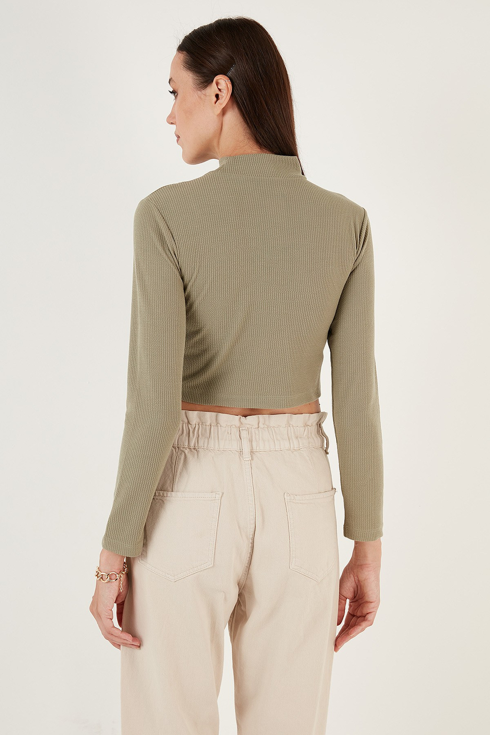Esnek Slim Fit Cut Out Pencereli Dik Yaka Crop Kadın Bluz 5865348 Olive