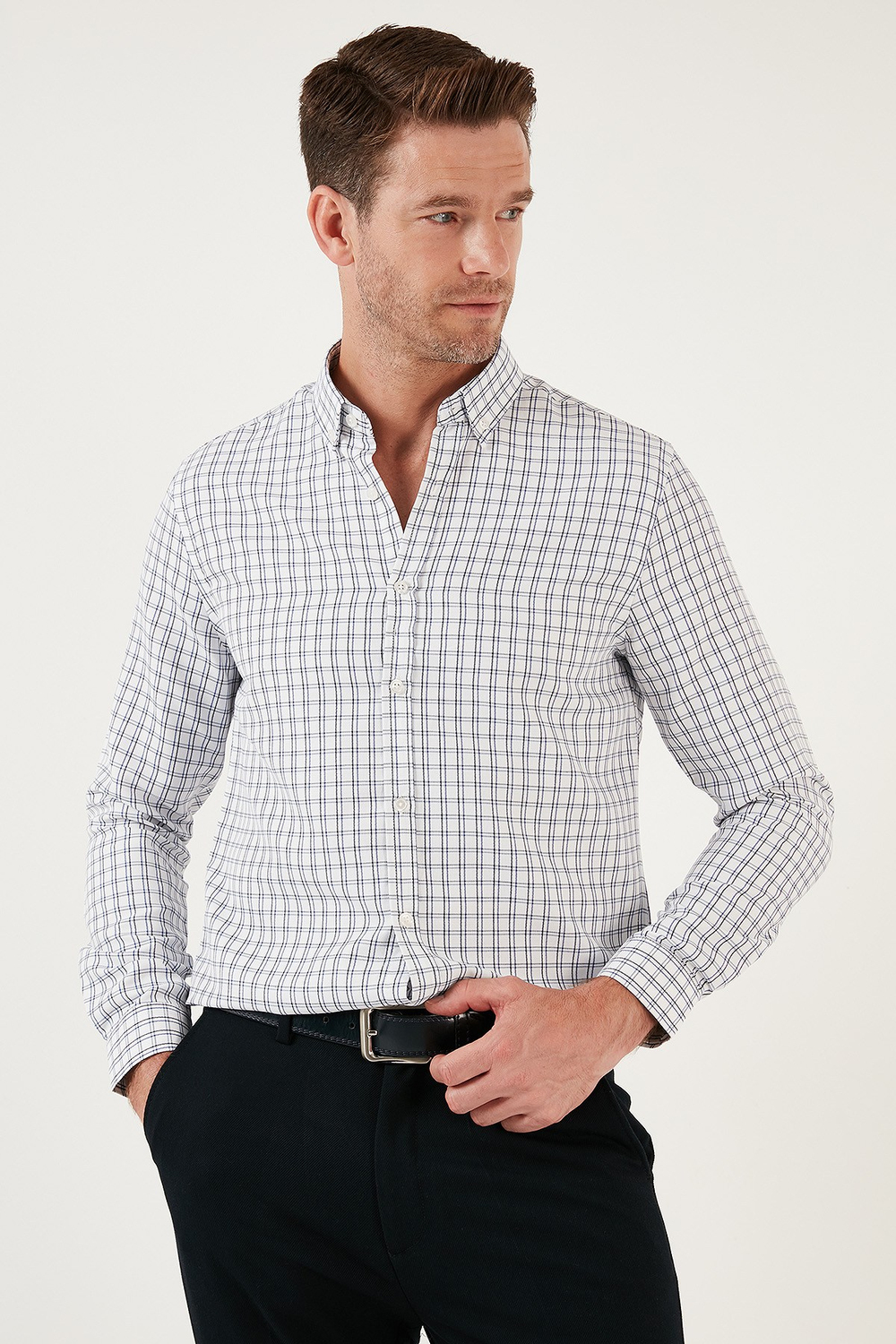 Kareli Pamuk Karışımlı Düğmeli Yaka Uzun Kollu Slim Fit Erkek Gömlek CF23S7497 LACİVERT-SİYAH