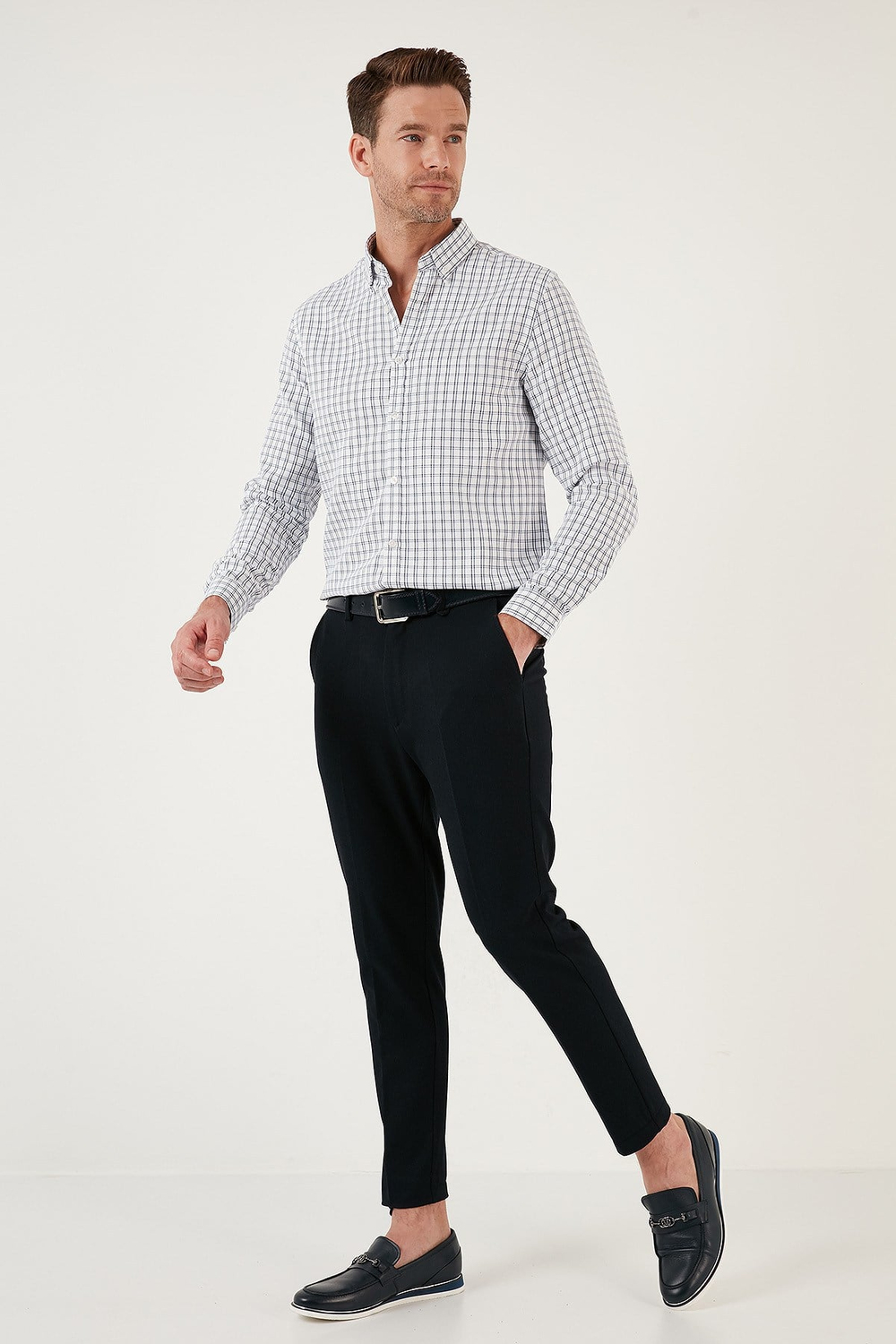 Kareli Pamuk Karışımlı Düğmeli Yaka Uzun Kollu Slim Fit Erkek Gömlek CF23S7497 LACİVERT-SİYAH