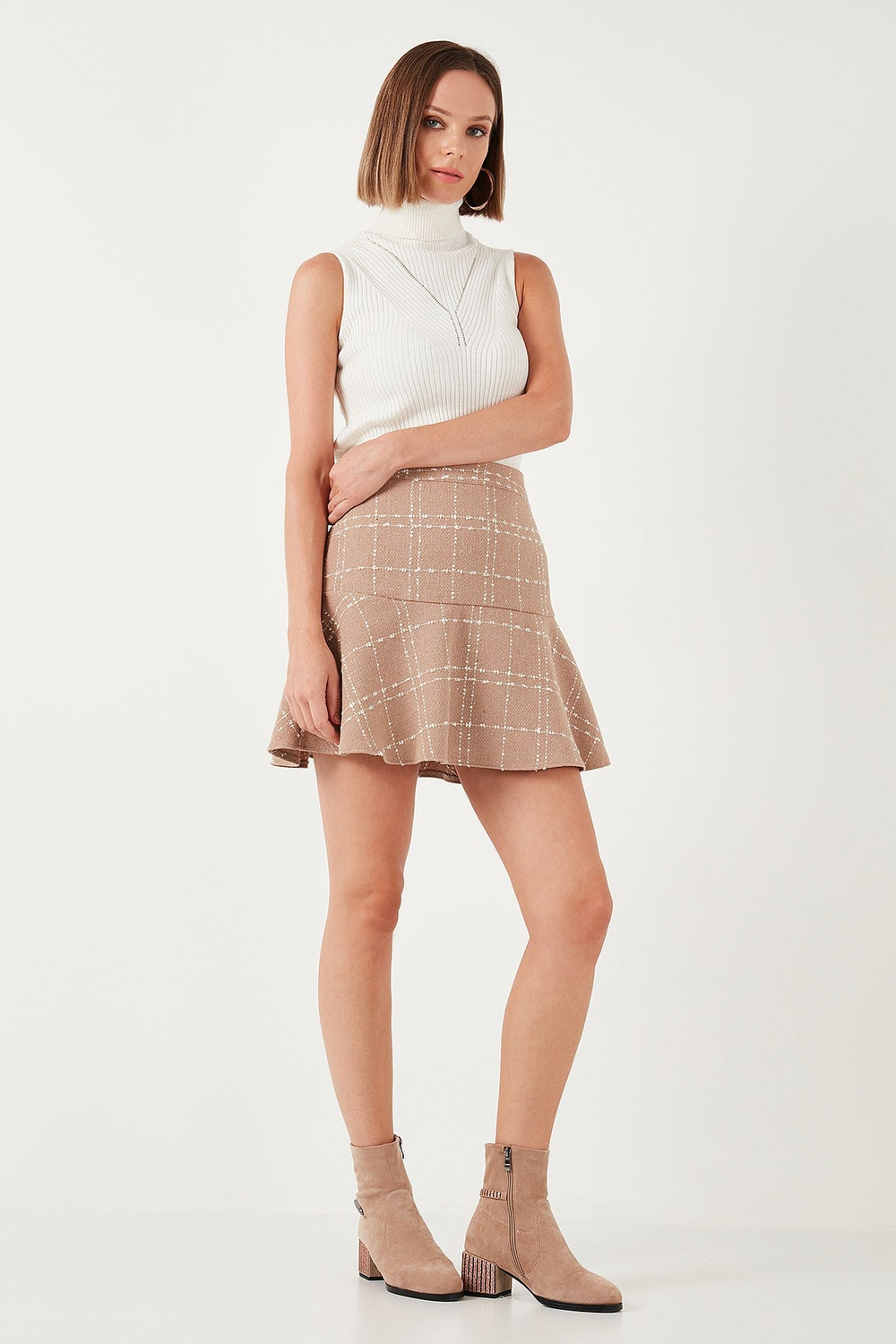 Kareli Volanlı Mini Kışlık Kadın Etek 611ET00176W4 CAMEL