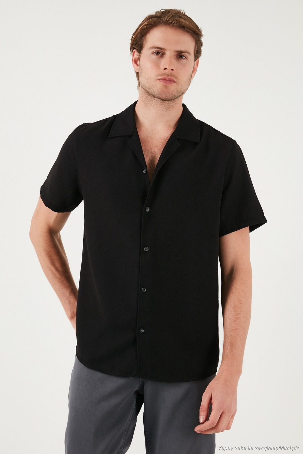 Keten Görünümlü Kısa Kollu Apaş Yaka Regular Fit Erkek Gömlek CF23S116775 SİYAH