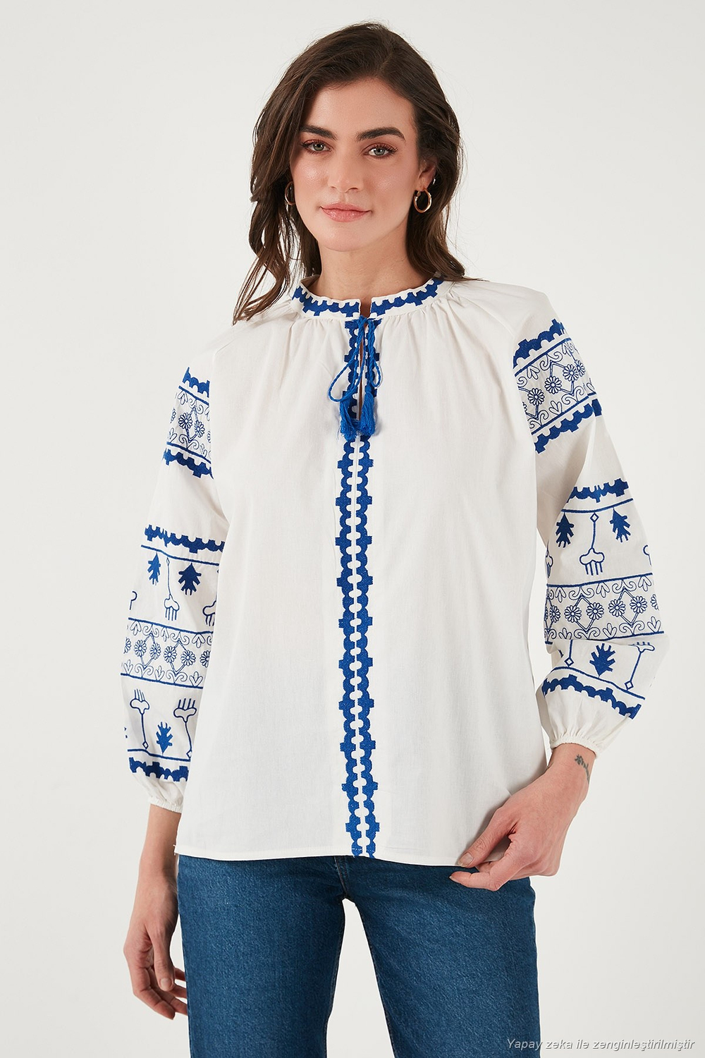 Nakış İşlemeli Pamuklu Oversize Fit Bağlamalı V Yaka Kadın Bluz 676271 EKRU