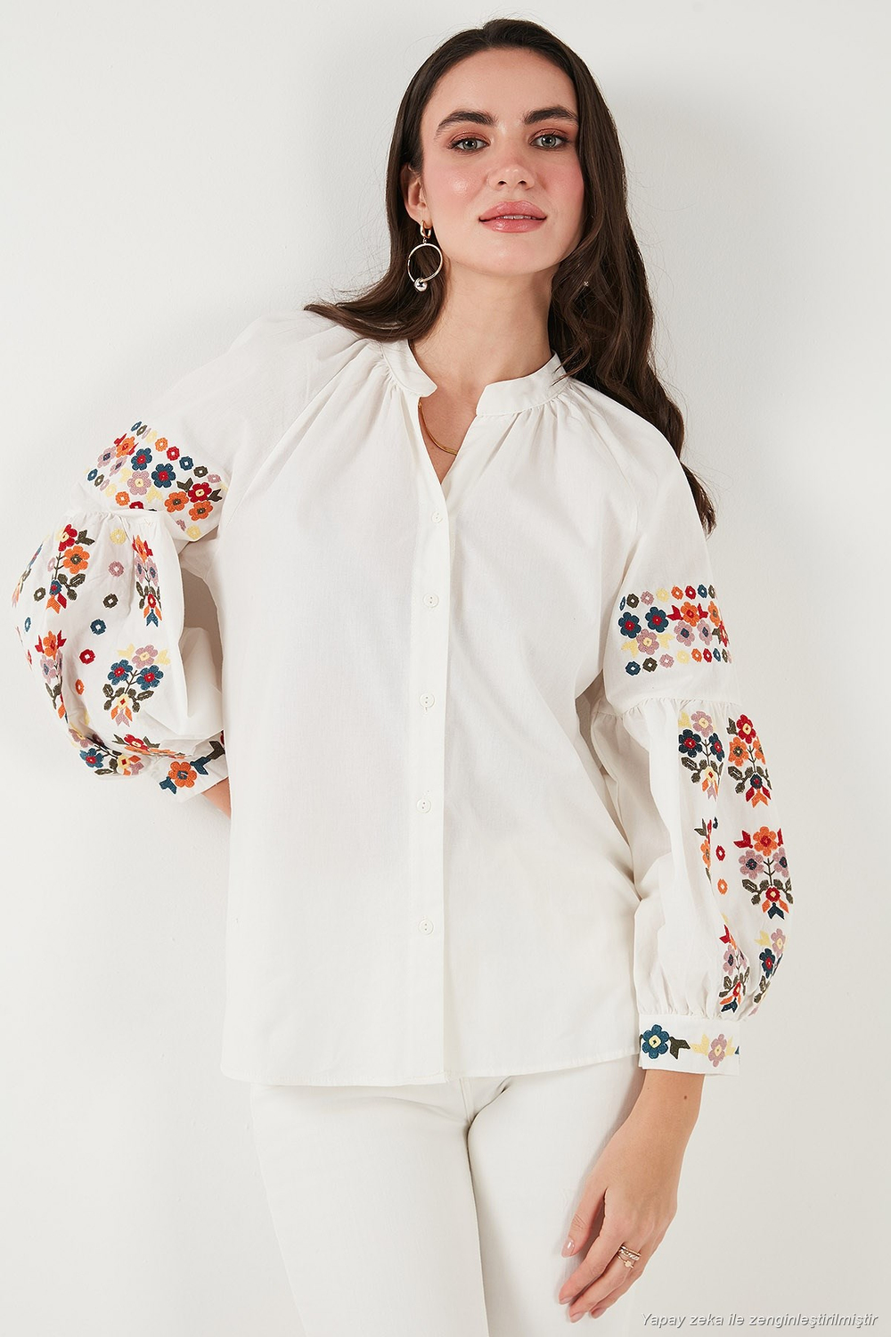 Nakış İşlemeli Pamuklu Oversize Fit V Yaka Kadın Gömlek 676253 EKRU