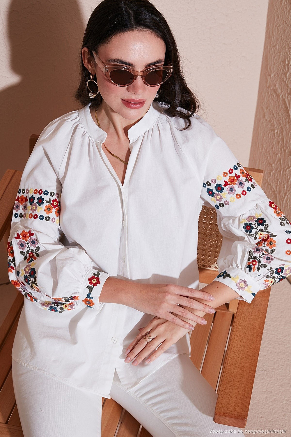Nakış İşlemeli Pamuklu Oversize Fit V Yaka Kadın Gömlek 676253 EKRU