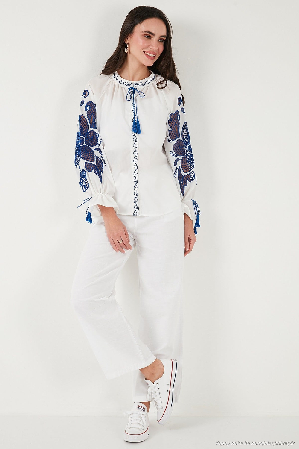 Nakışlı Oversize Fit Bağlamalı Hakim Yaka Kadın Gömlek 676206 BEYAZ