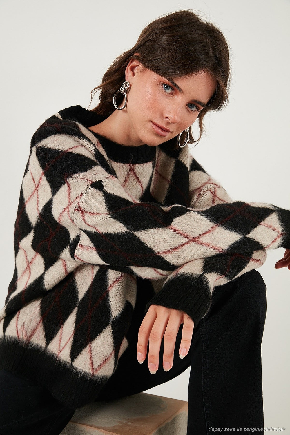Oversize Fit Bisiklet Yaka Baklava Desenli Yumuşak Dokulu Kadın Kazak 4616223 SİYAH