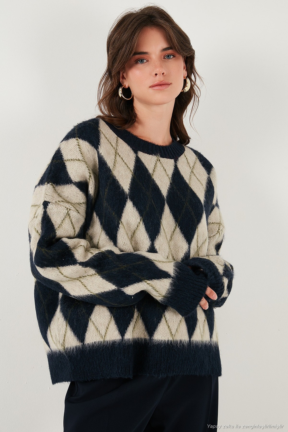 Oversize Fit Bisiklet Yaka Baklava Desenli Yumuşak Dokulu Kadın Kazak 4616223 LACİVERT