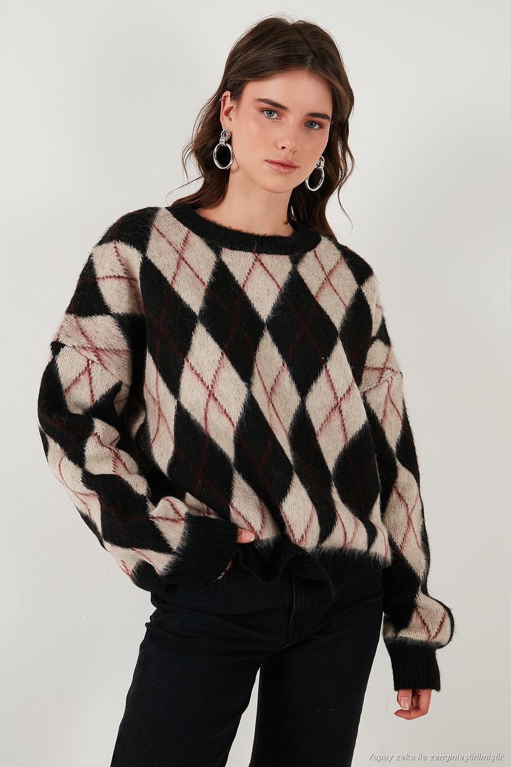 Oversize Fit Bisiklet Yaka Baklava Desenli Yumuşak Dokulu Kadın Kazak 4616223 SİYAH