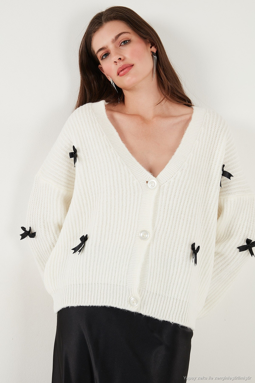 Oversize Fit V Yaka Fiyonk Detaylı Düğmeli Kadın Hırka 4615577 EKRU