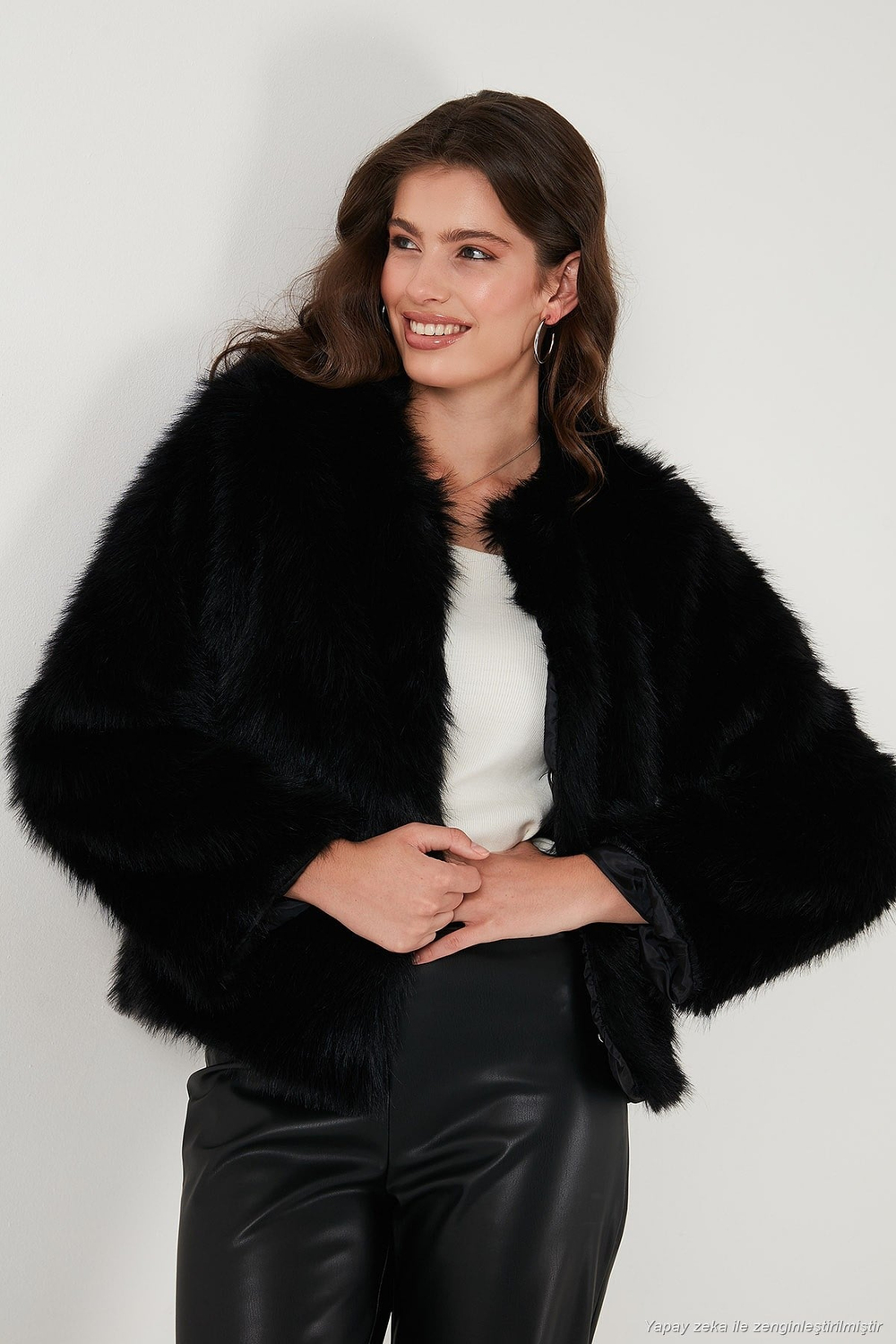 Oversize Fit Yuvarlak Yaka Astarlı Kısa Kadın Kürk 6810266 SİYAH