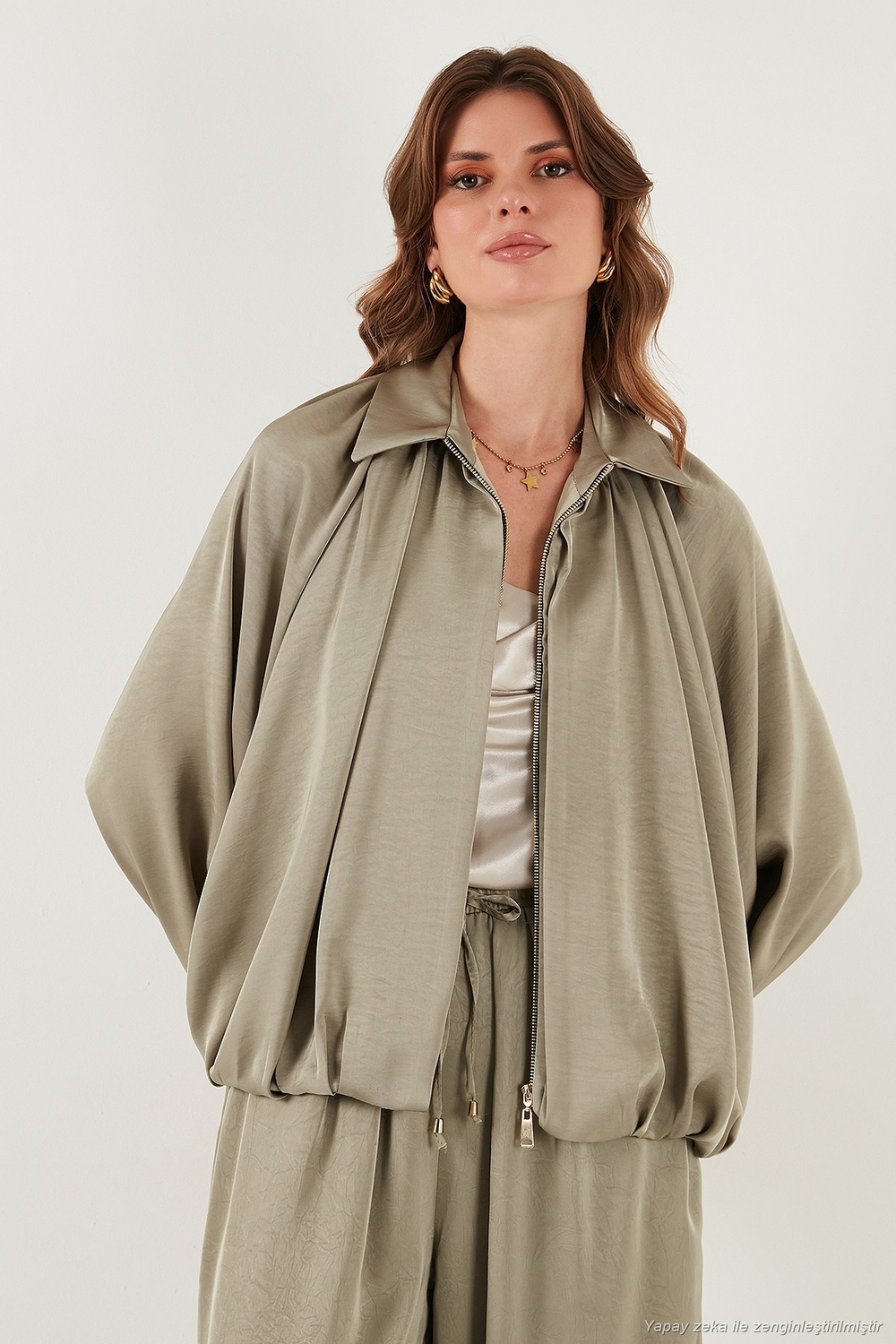 Oversize Klasik Yaka Yarasa Kol Fermuarlı Saten Kadın Ceket 6839584 ÇAĞLA YEŞİLİ