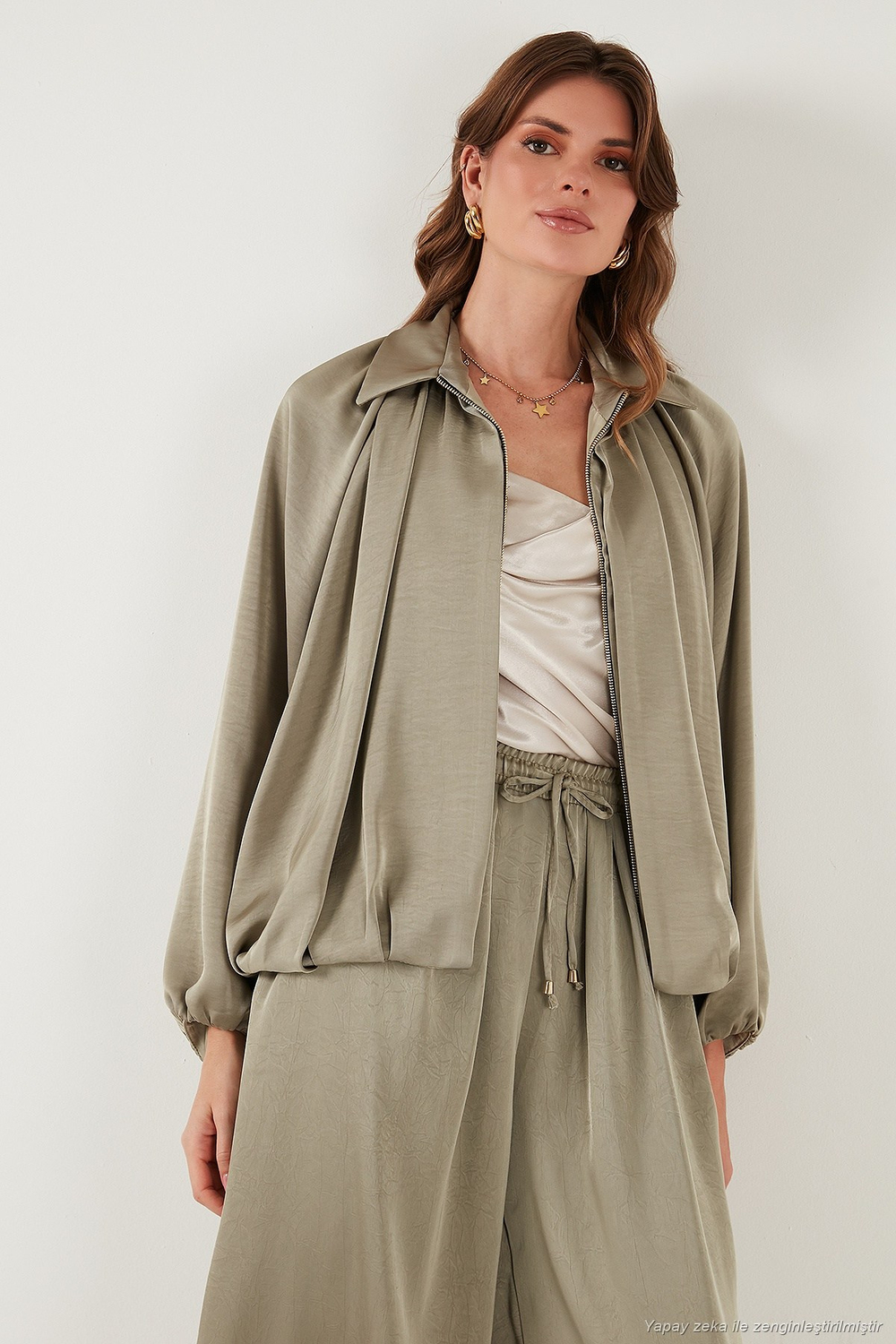 Oversize Klasik Yaka Yarasa Kol Fermuarlı Saten Kadın Ceket 6839584 ÇAĞLA YEŞİLİ