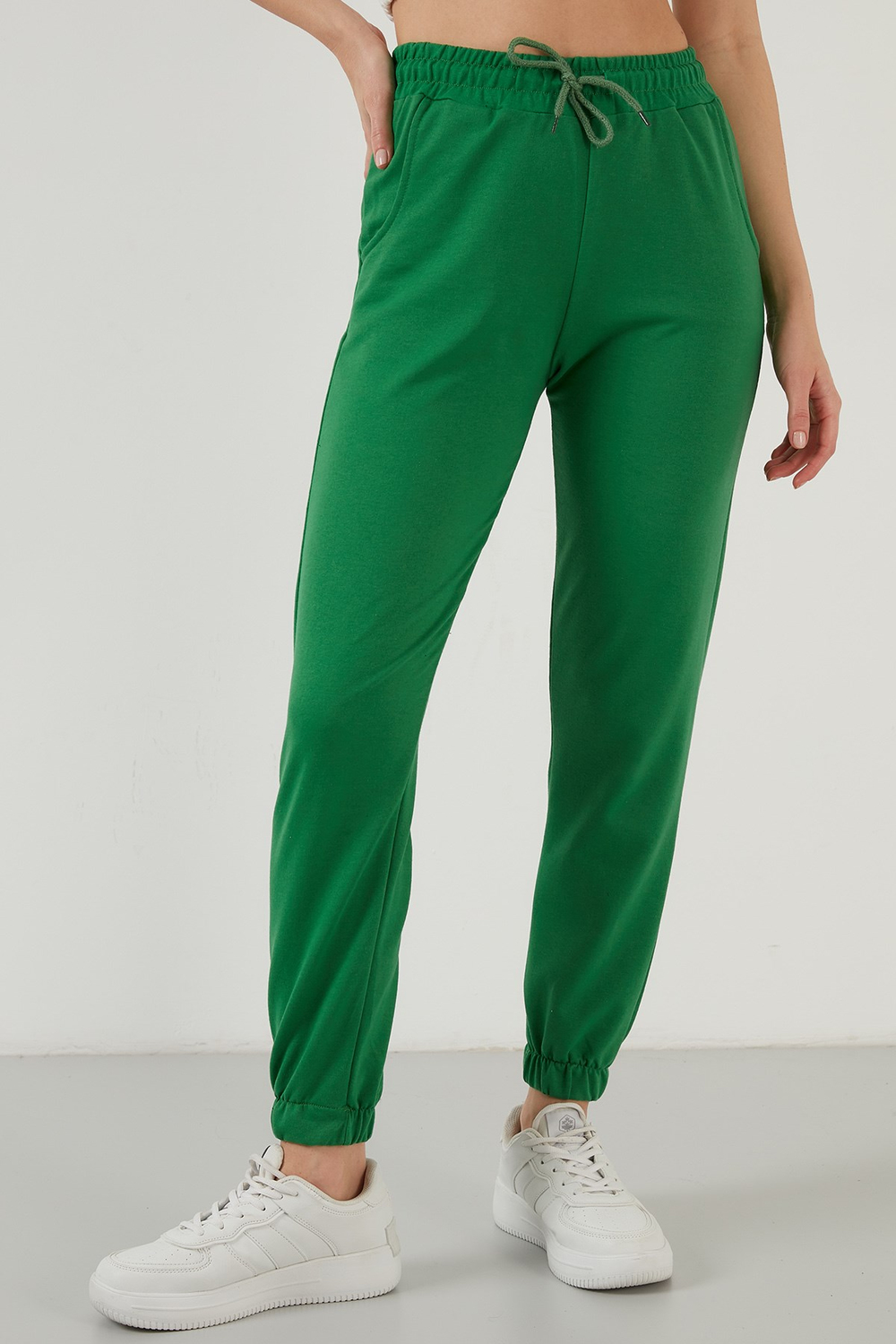 Pamuklu Beli ve Paçası Lastikli Basic Jogger Kadın Eşofman Altı 5864171 BENETTON