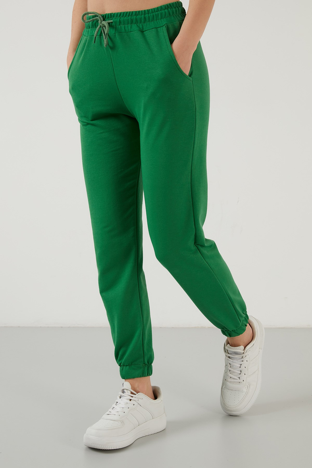 Pamuklu Beli ve Paçası Lastikli Basic Jogger Kadın Eşofman Altı 5864171 BENETTON