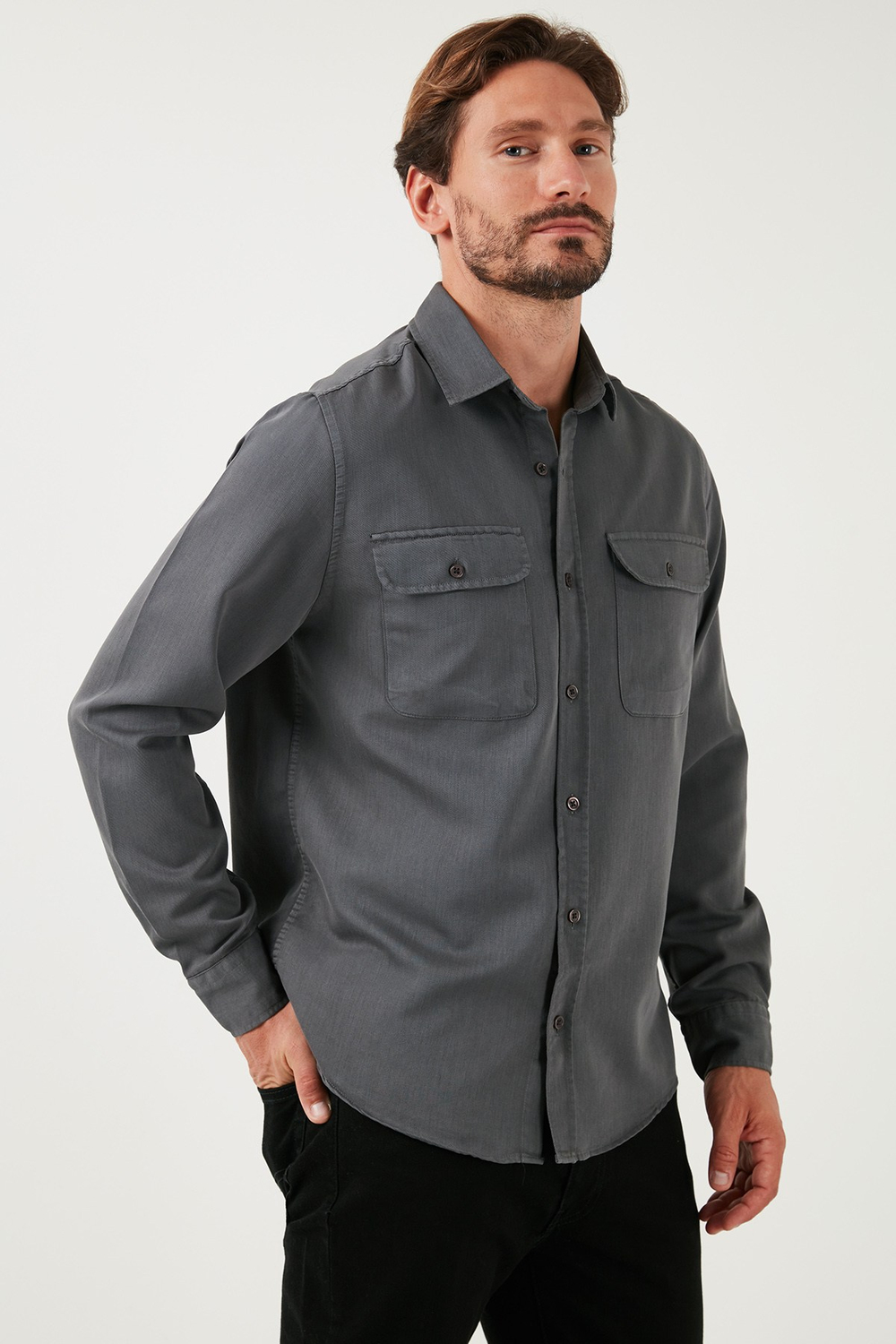 Pamuklu Çift Cepli Regular Fit Erkek Gömlek CF25W128858 ANTRASİT