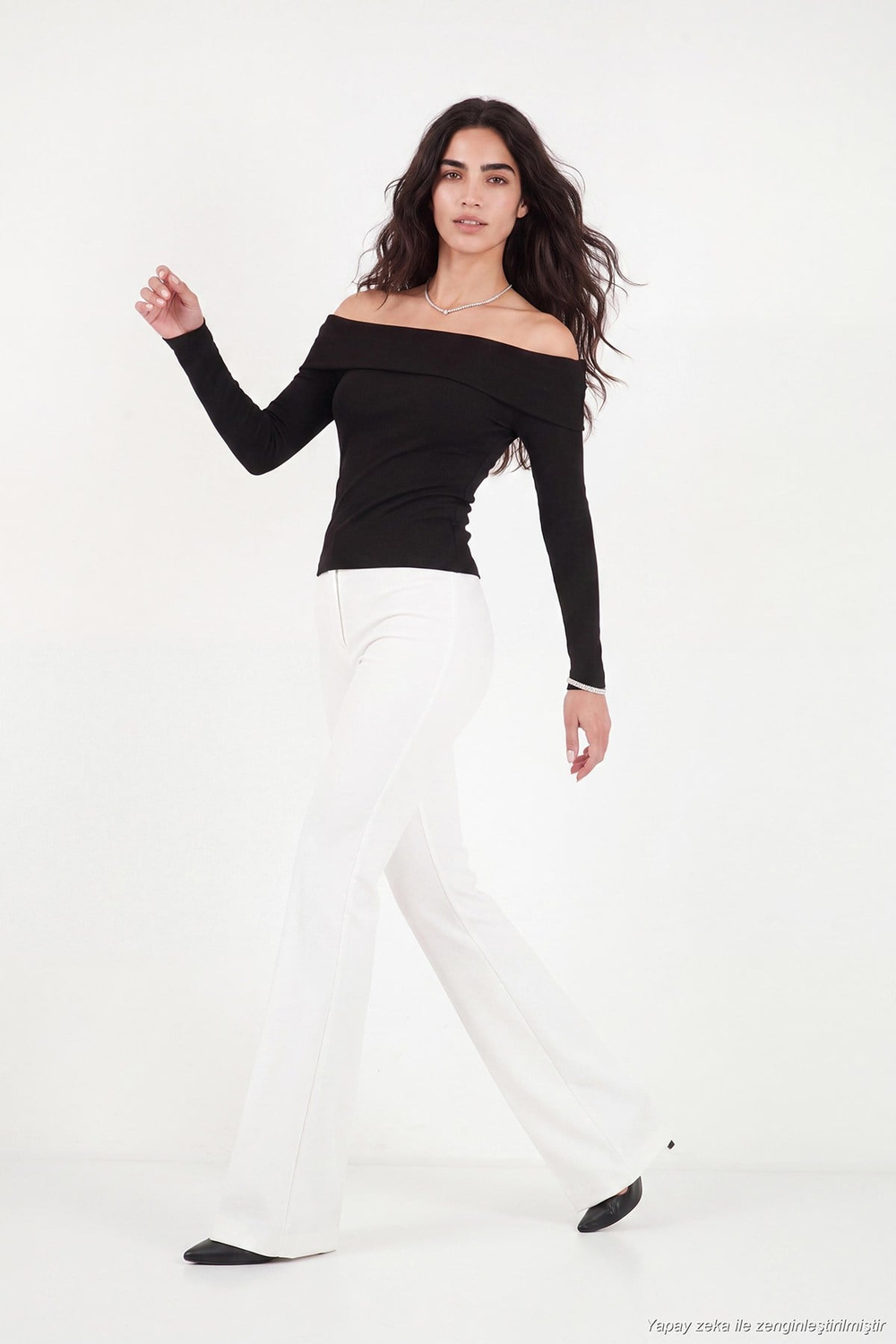 Pamuklu Fitted Fit Madonna Yaka Kadın Bluz 5866862 SİYAH