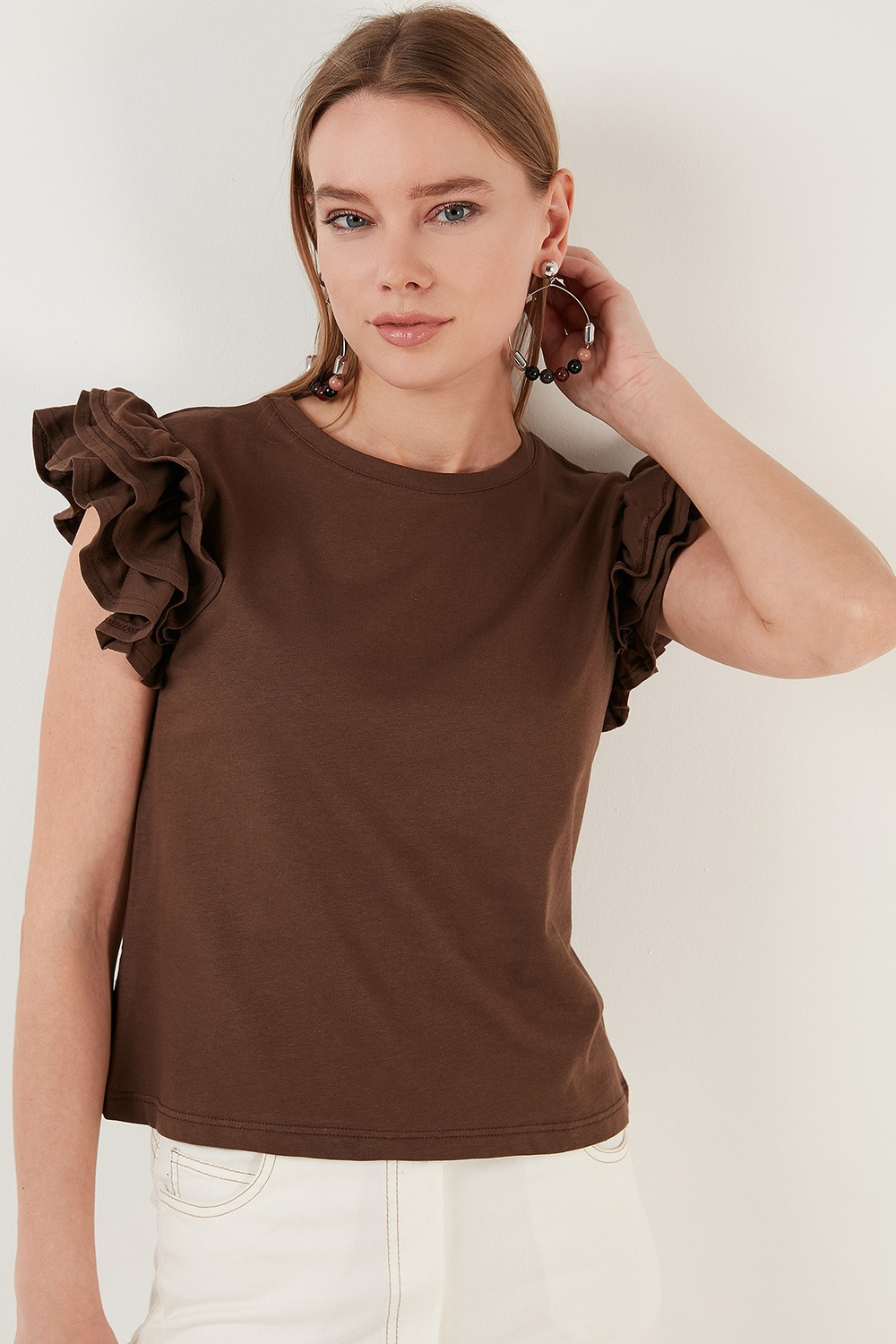 Pamuklu Kolları Fırfırlı Slim Fit Bisiklet Yaka Kadın T Shirt 5864500 KAHVE